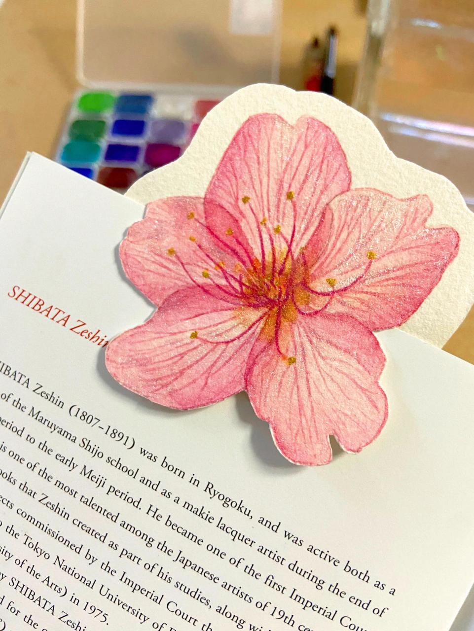 画一朵桃花做成书签 把春天别进书里 桃花自制书签附分享步骤