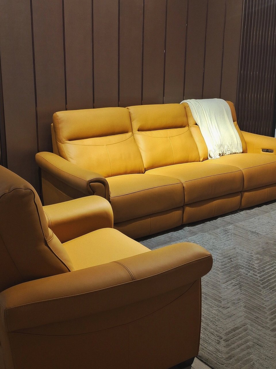 芝华仕活动款沙发详细款式 以伯爵系列为主,价格区间万元左右 75