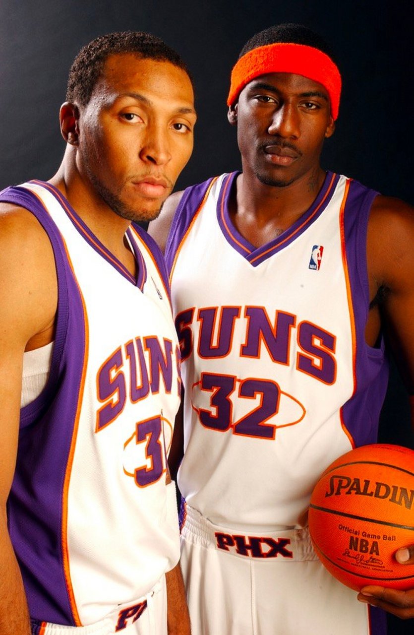 太阳将退役马里昂和小斯球衣   根据 nba on tnt 消息:"太阳下赛季将