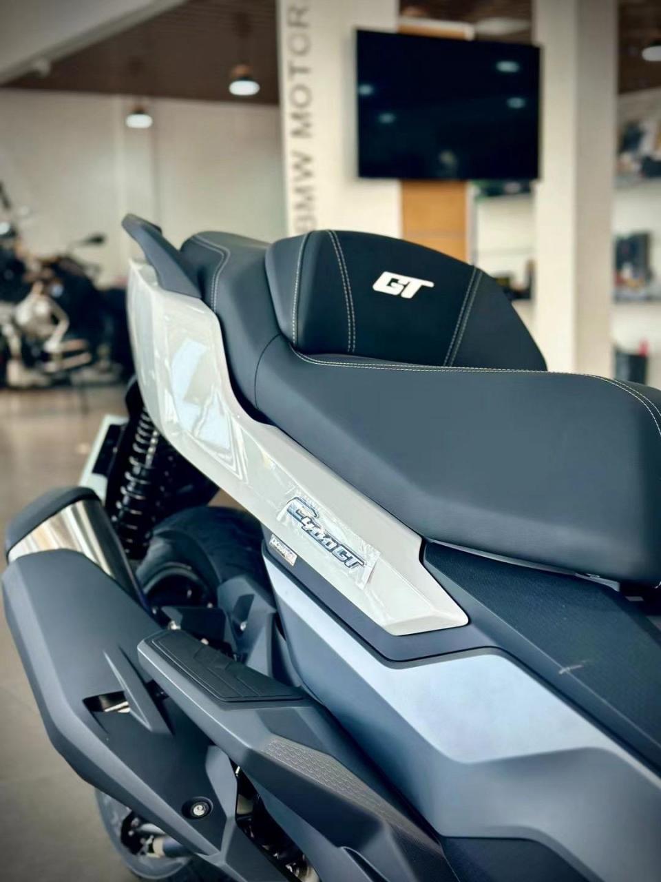 全新宝马踏板c400gt 雪山白 现车一台 排量350cc,34匹马力,峰值扭矩35