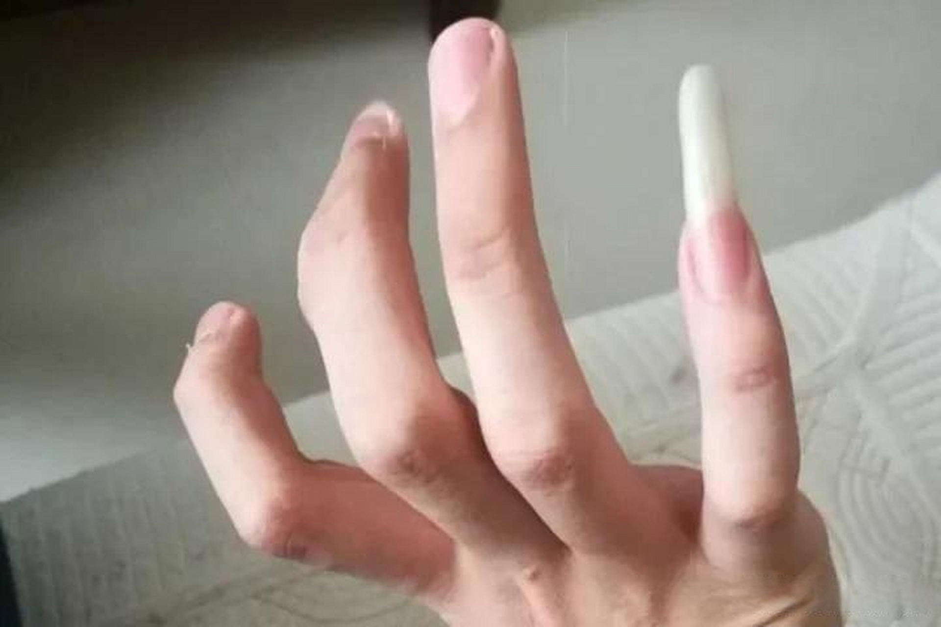 特别讨厌小手指留长指甲的男生 我的强迫症又犯了  如果是女生,满手的