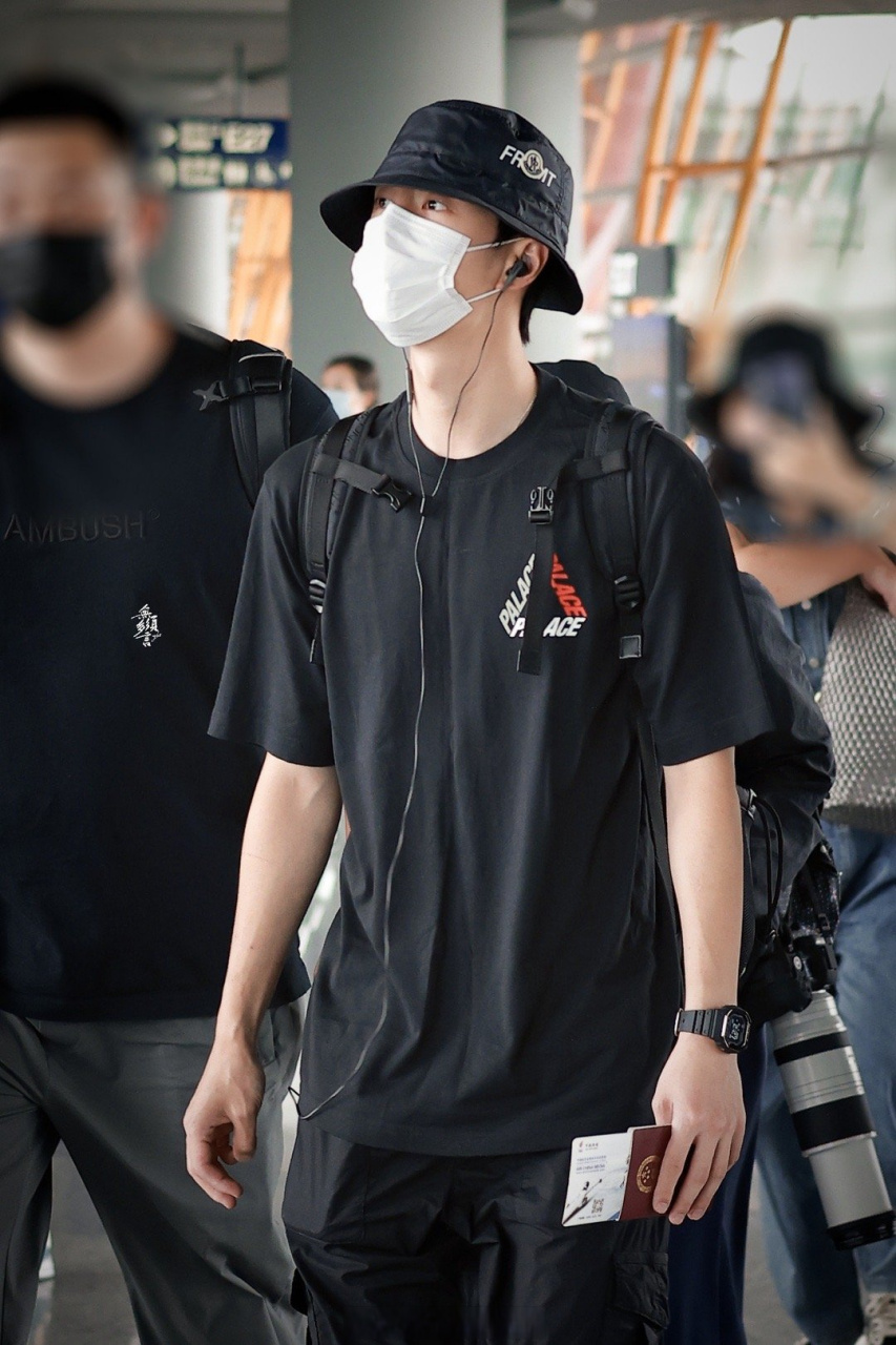 王一博真的很火呀,今天算开眼界了,这人也太多了吧,一眼看去,都是人呀