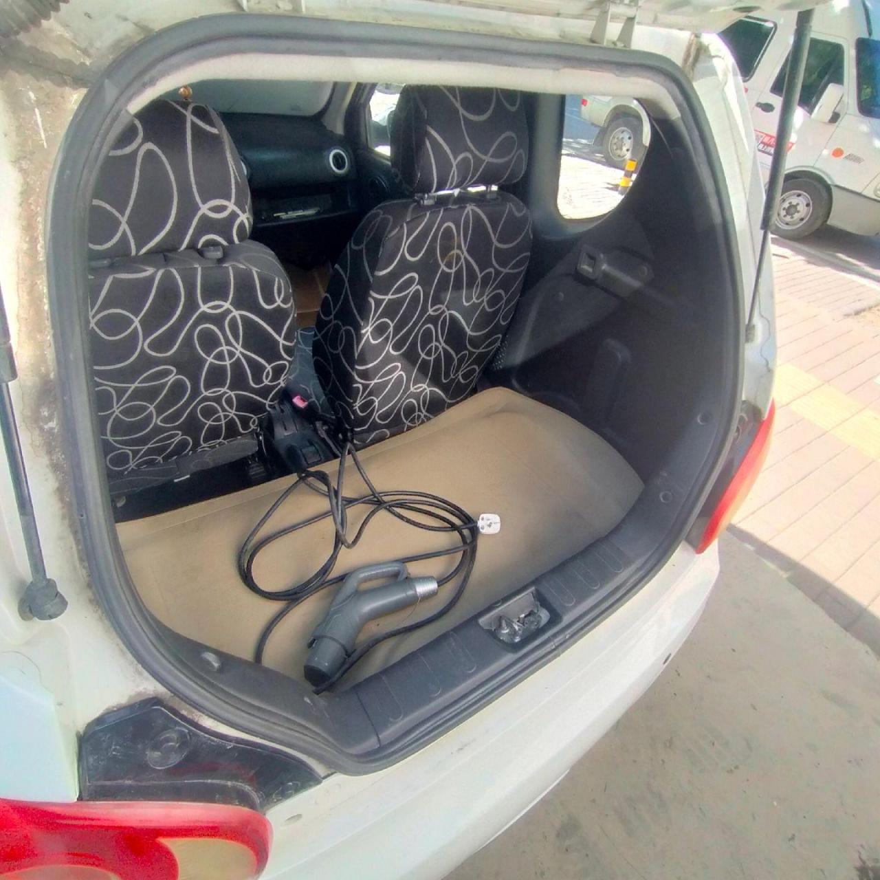 众泰知豆301c,15年挂牌,行驶三万多公里,续航200里,是接娃,买菜,练手