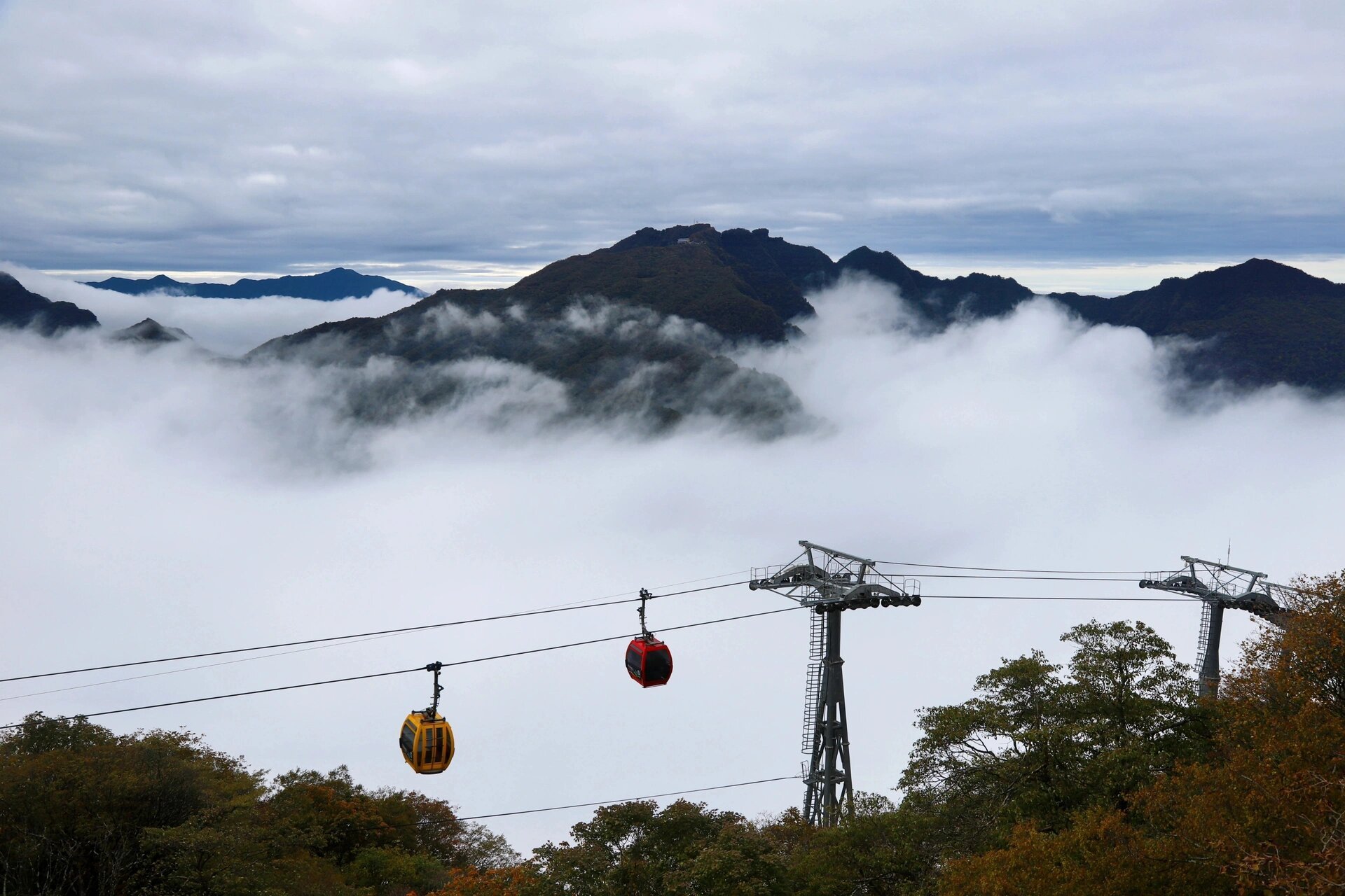 你值 龙头山位于汉中市南郑区小南海镇,这里山势雄伟,风景如画