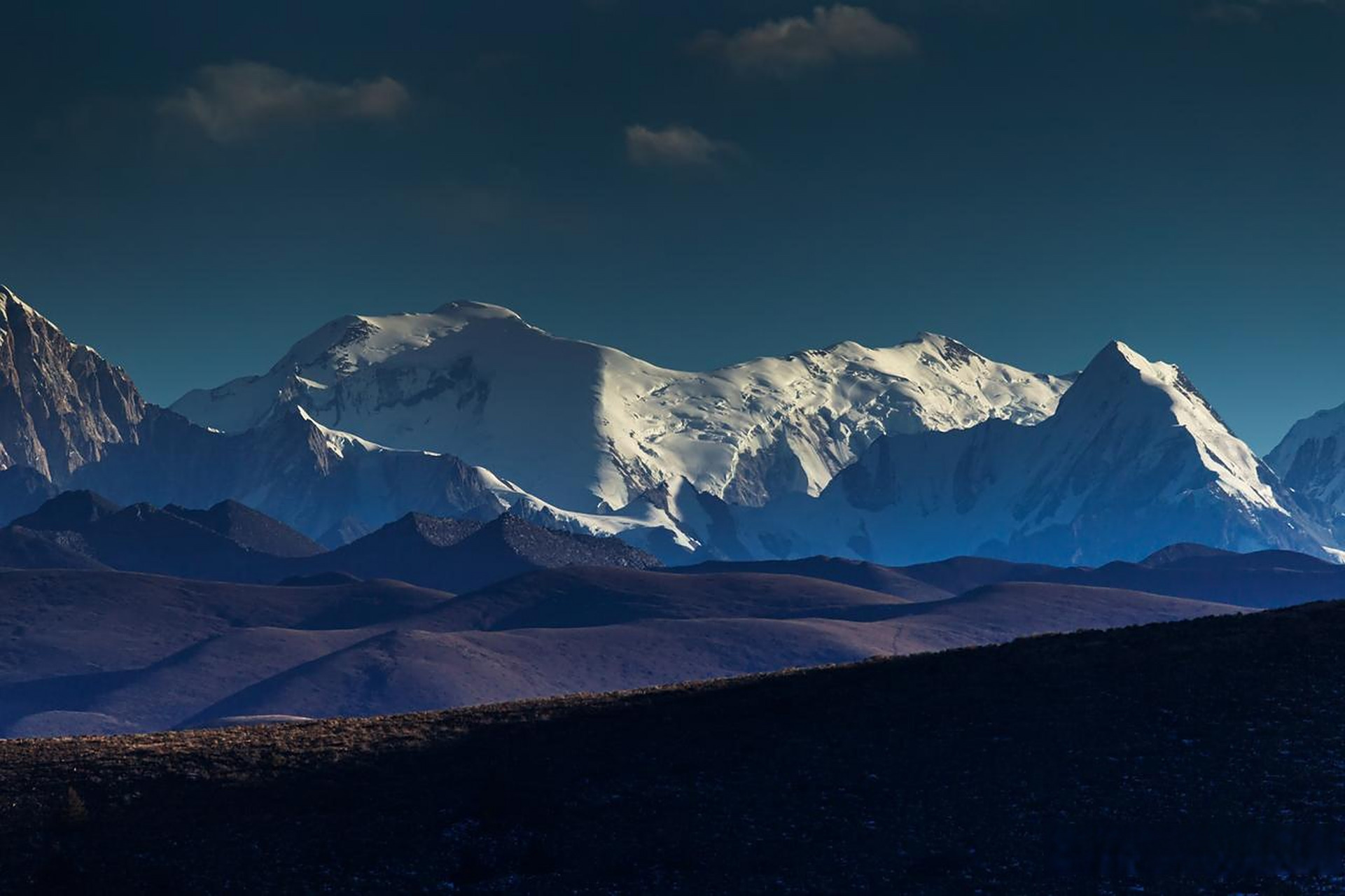 夏日生活打卡季蜀山之王贡嘎山,为横断山的大雪山主峰,四川省最高峰