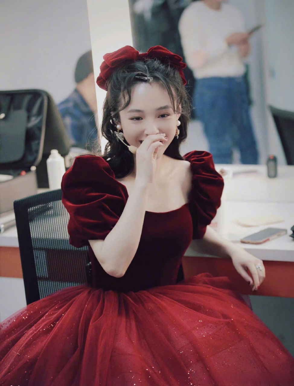 乘风破浪的姐姐##吴倩# 终于官宣退出乘风破浪的姐姐了.