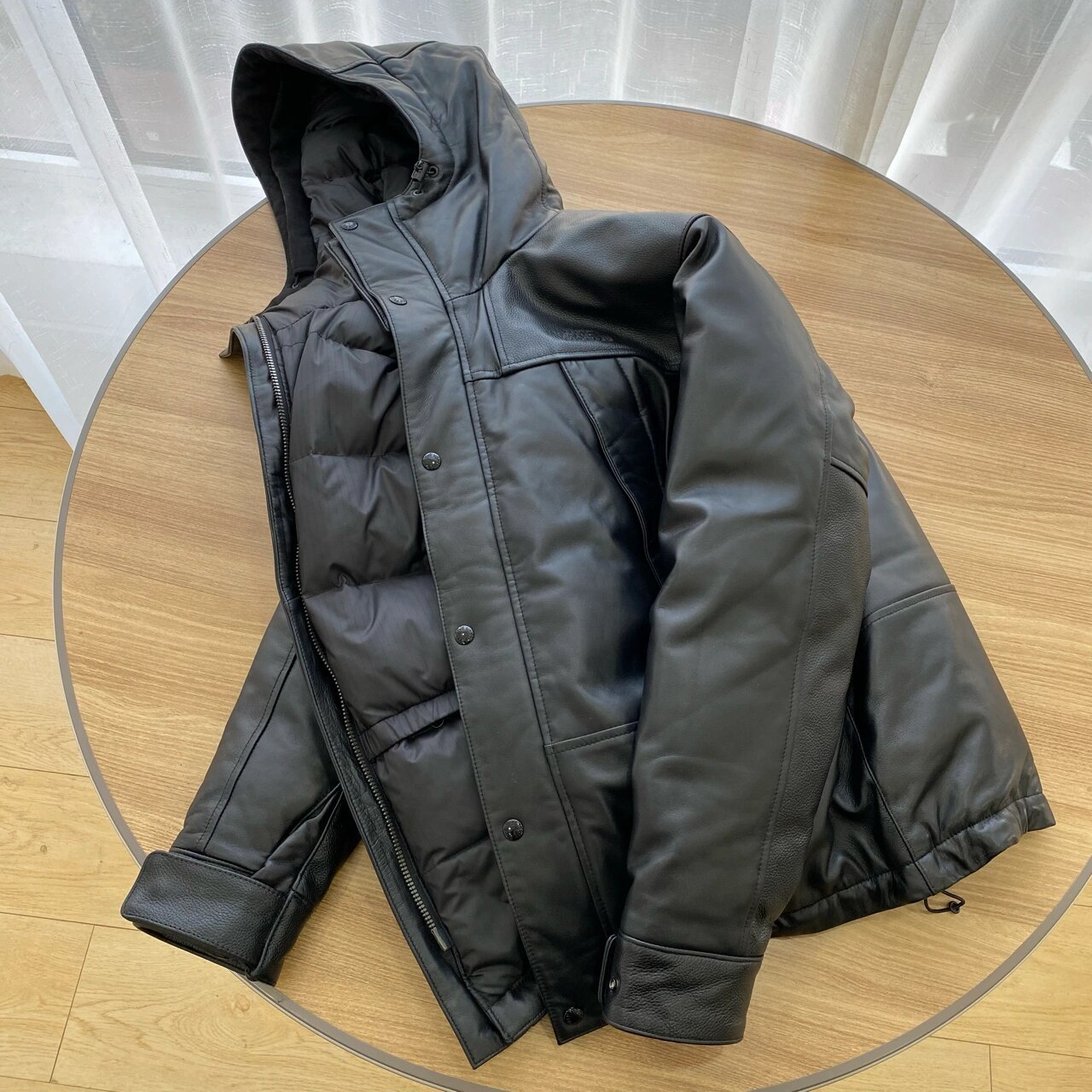 北面小羊皮羽绒服 北面小羊皮羽绒服,官网售价9000  柔软的小羊皮,加