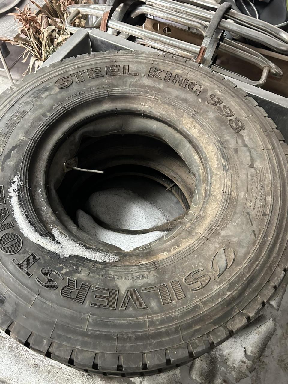 1100r20轮胎,钢圈都有,真空的,不是真空的都有,用得上的来吧