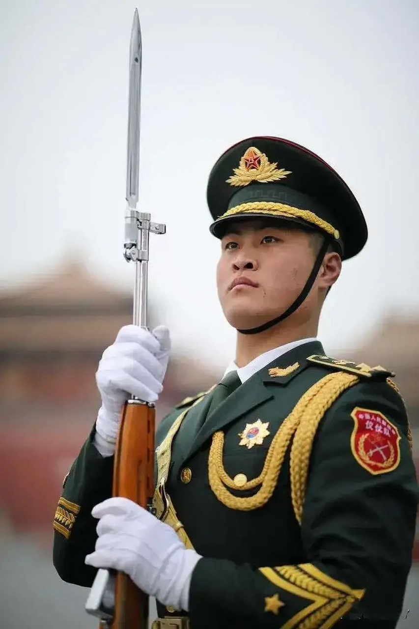 中国军人,世界最帅![威武][威武][威武][威武][心]