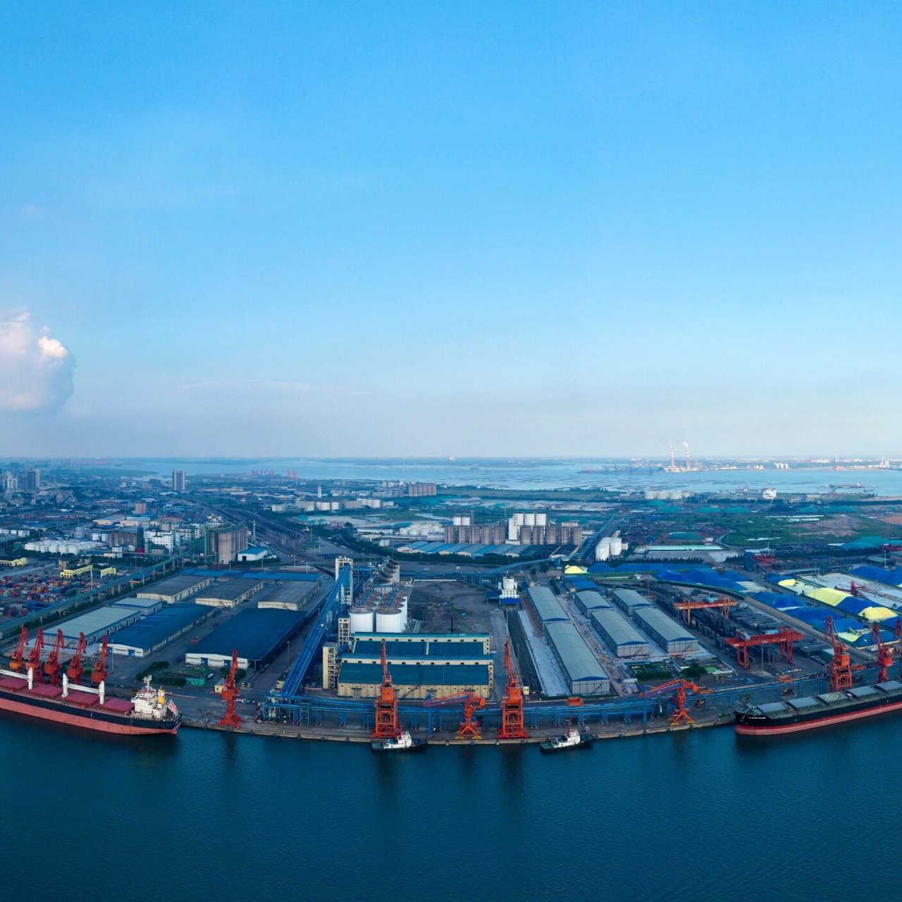 高空俯瞰西南地区第一大港——防城港码头 防城港是西南地区第一大港