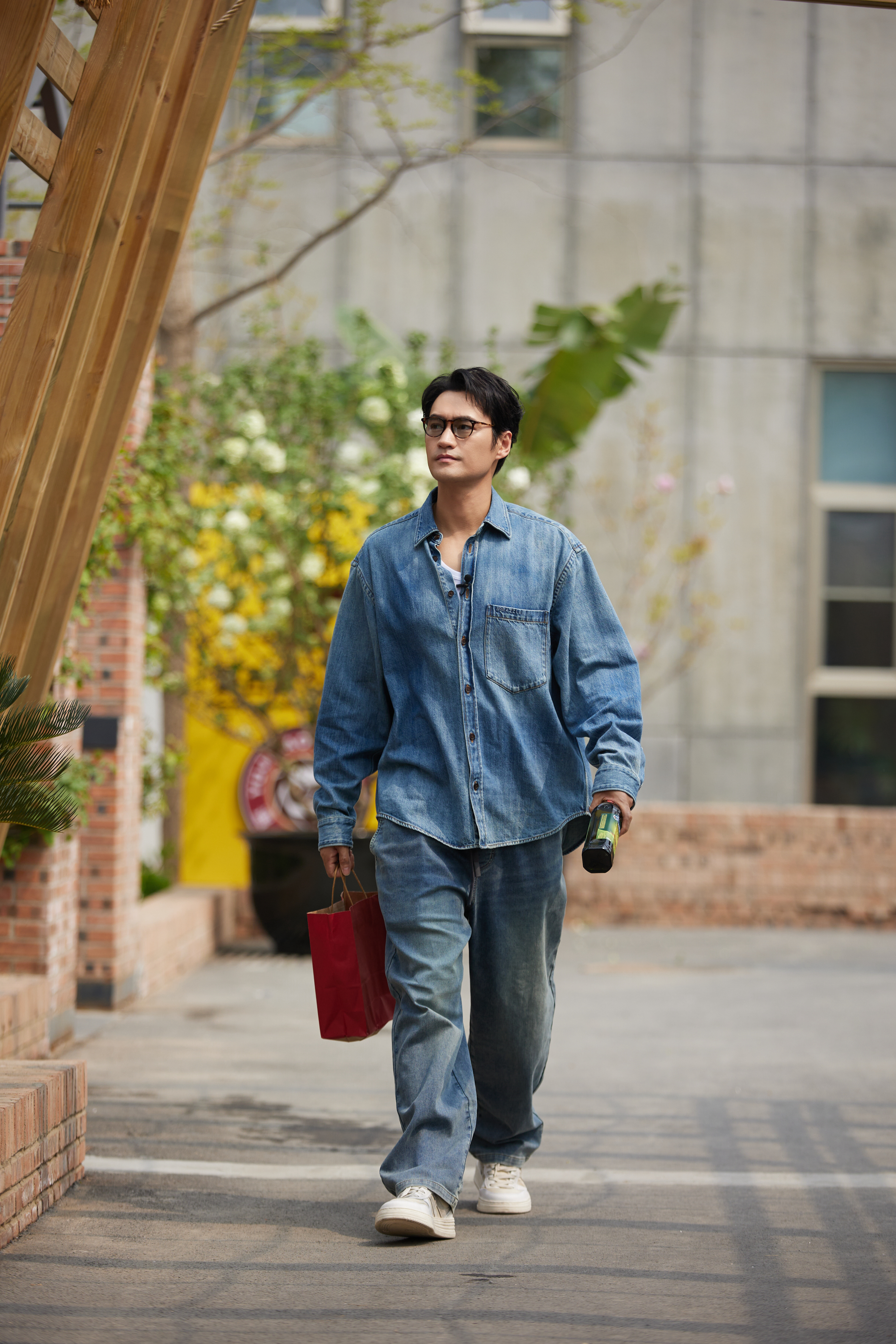 东南卫视,看老袁空降#飞常大排档# ,老友相聚又能迸发出怎样的火花