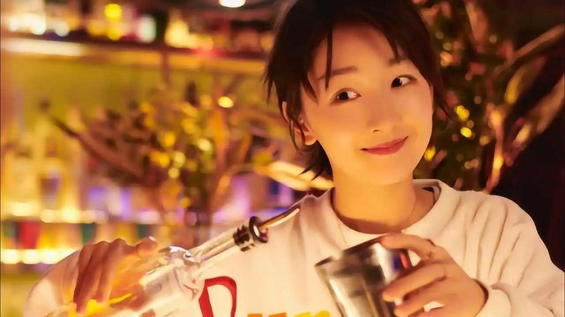 《魔力酒单》用一个调酒师的日常打开了电影的序幕.