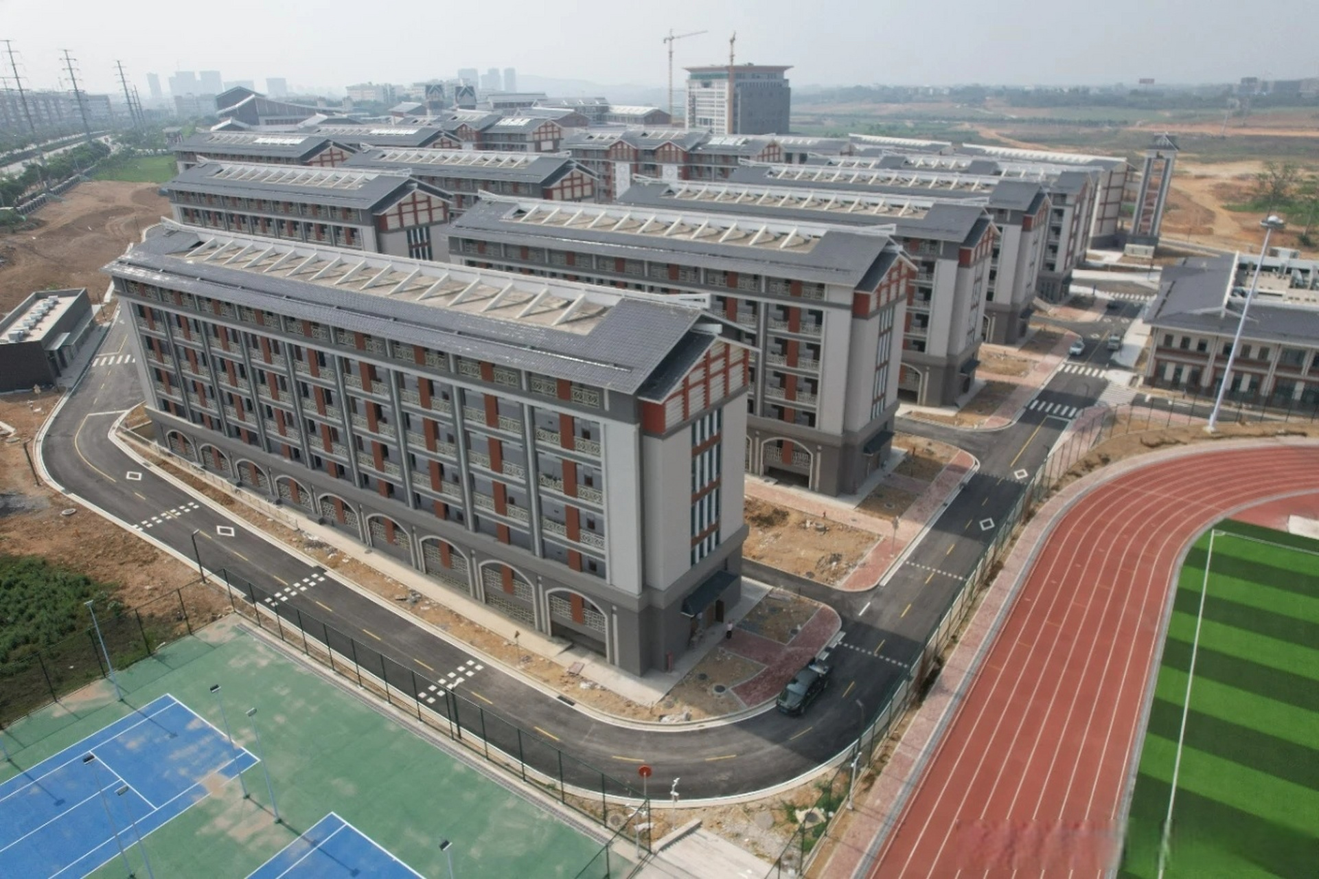 右江民族医学院##百东新区#  "哇!新校区好漂亮啊"!