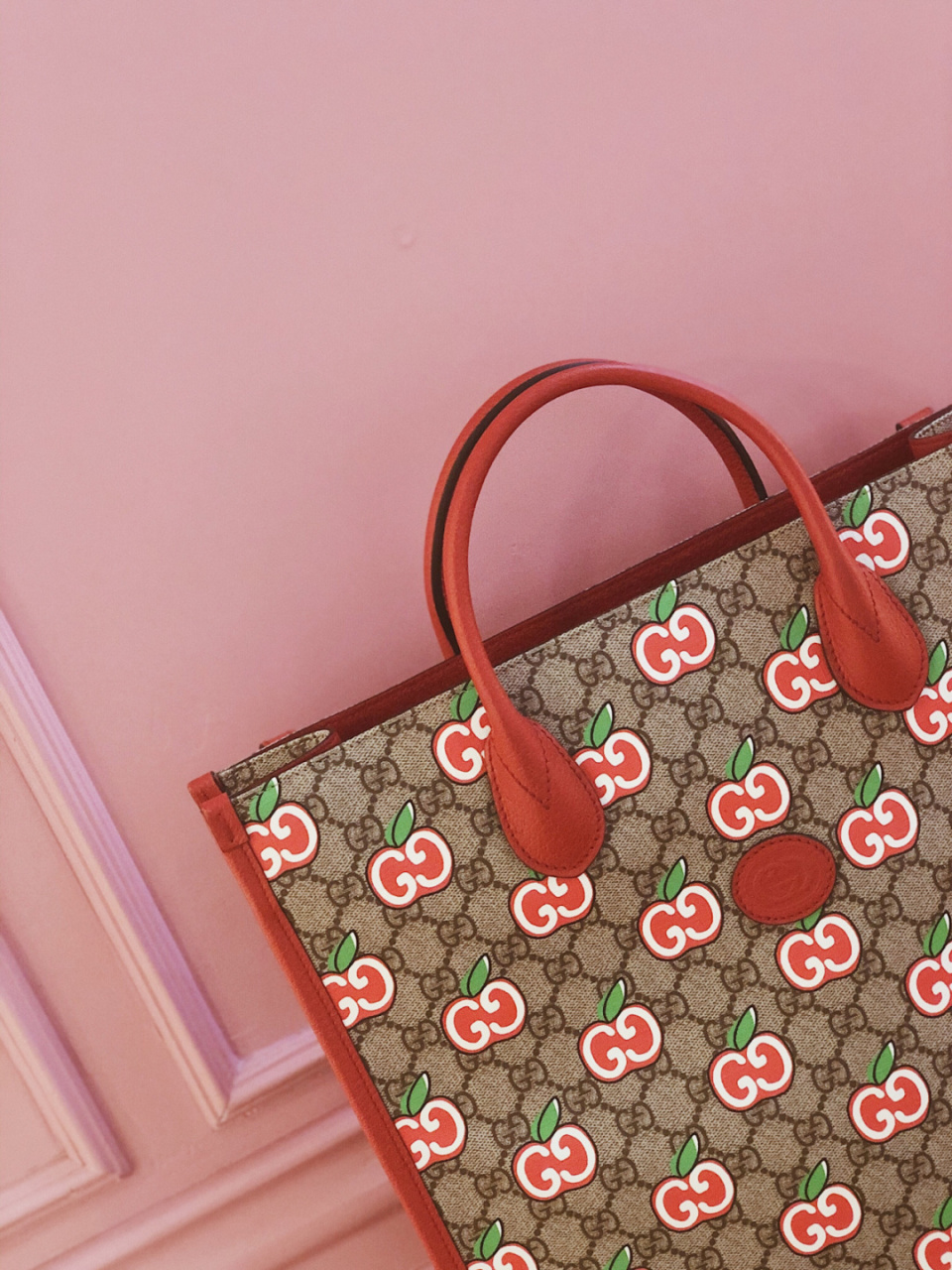 男朋友的礼物也到手啦 之前跟bf逛街 就看上了gucci七夕情人节特别