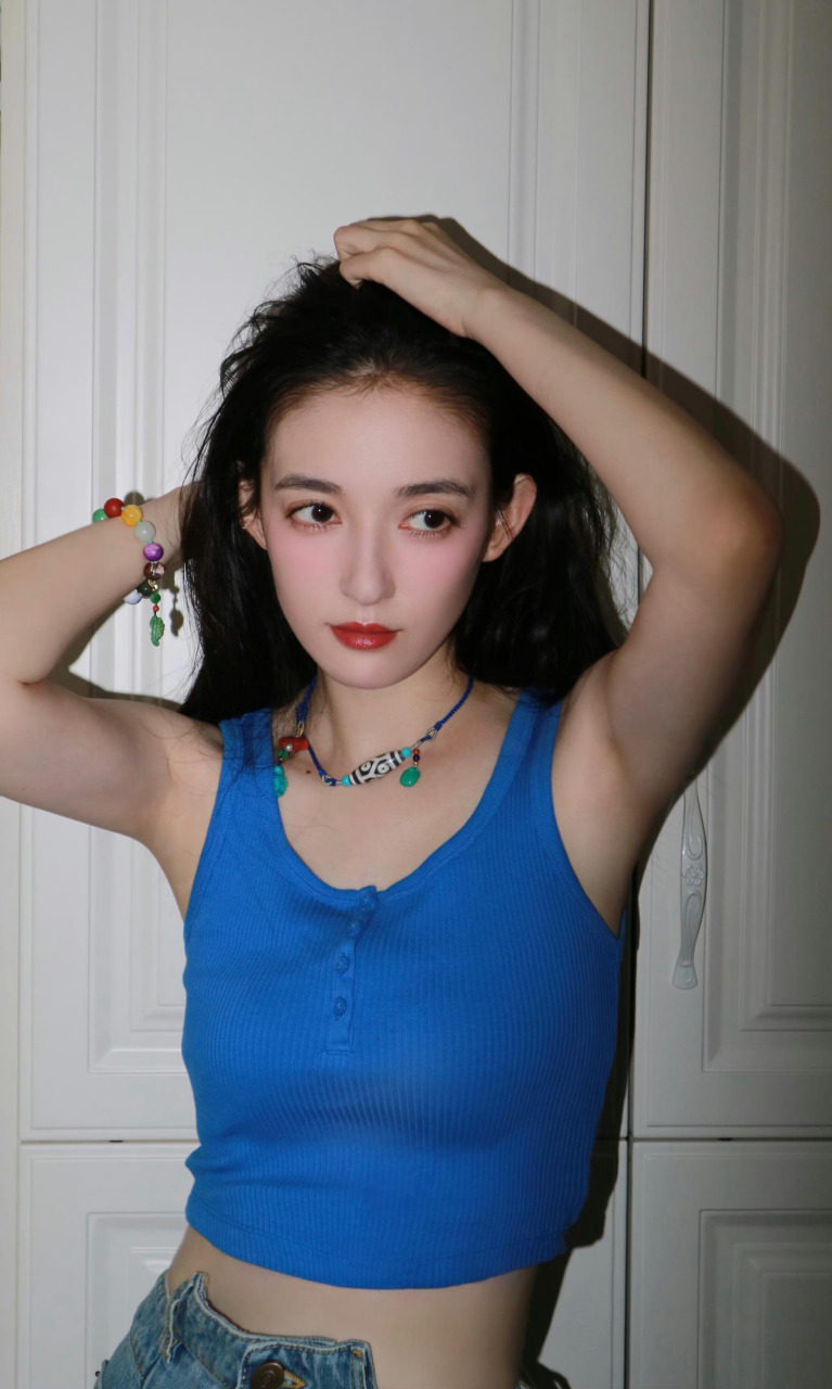 康宁 1995年8月10日出生于辽宁盘锦,拥有俄罗斯血统,中国内地影视女