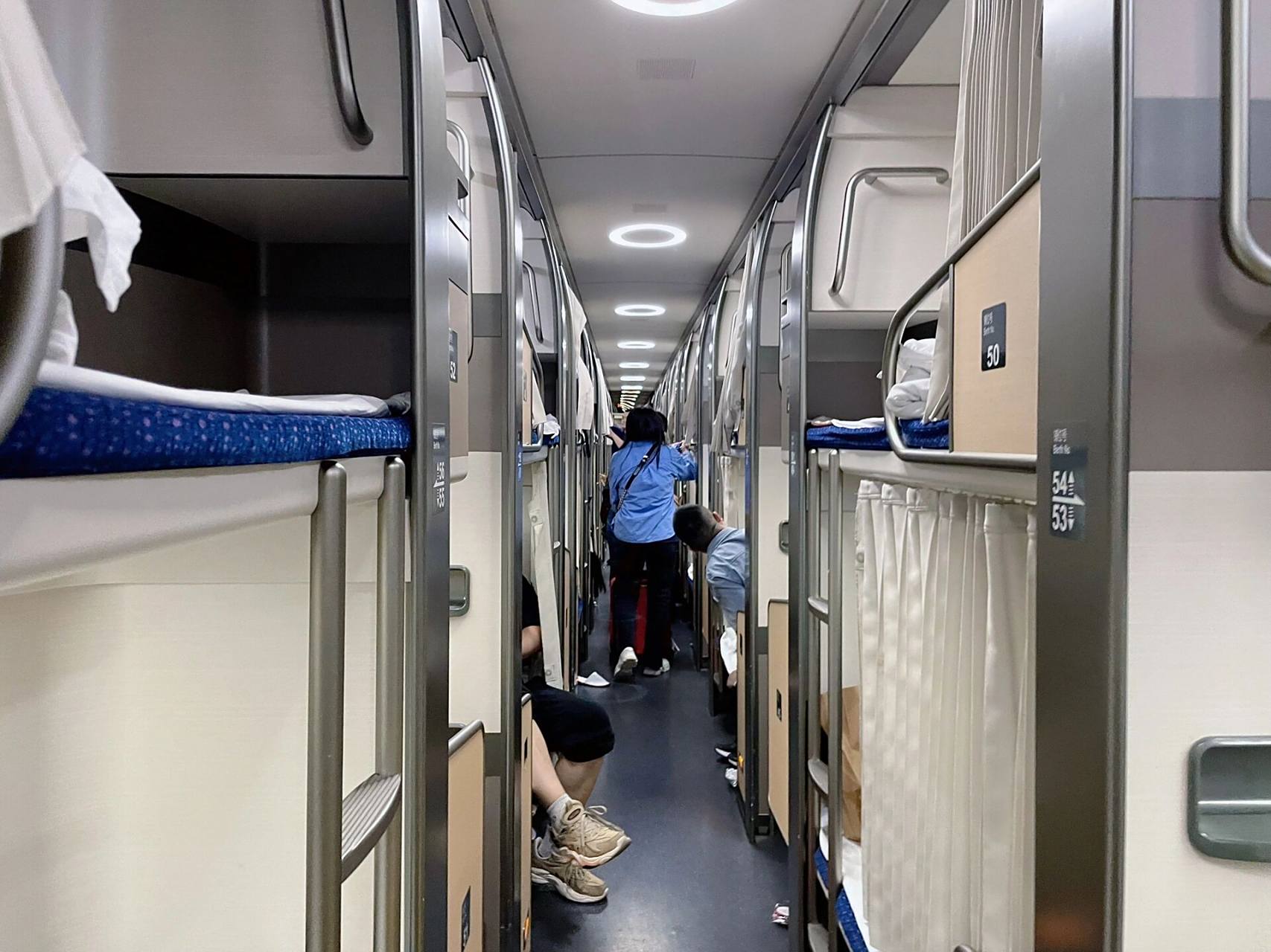 高铁d904 深圳北—北京西  初体验 第一次体验高铁08动卧,躺平的