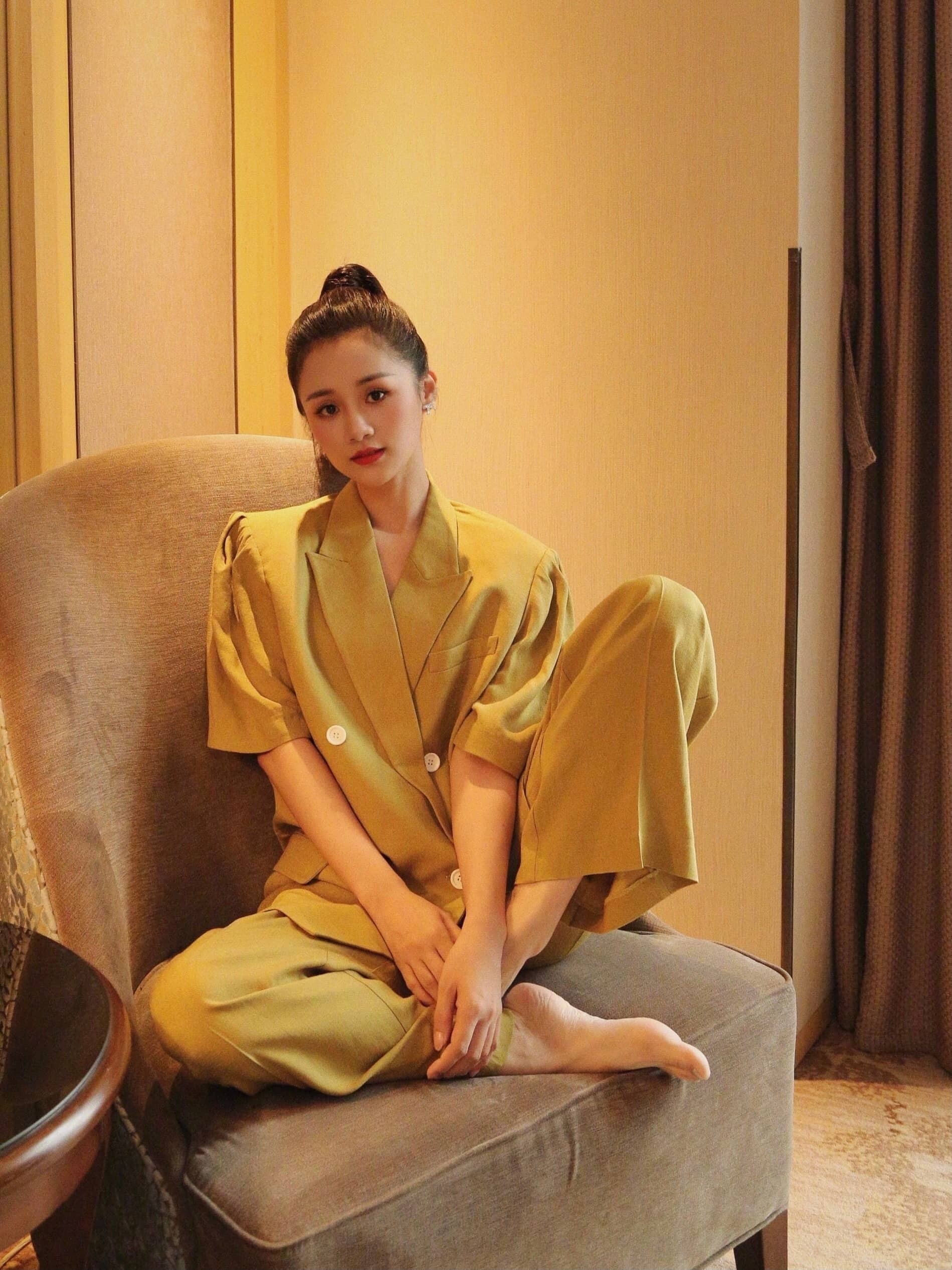 安悦溪光脚丫妆造精选