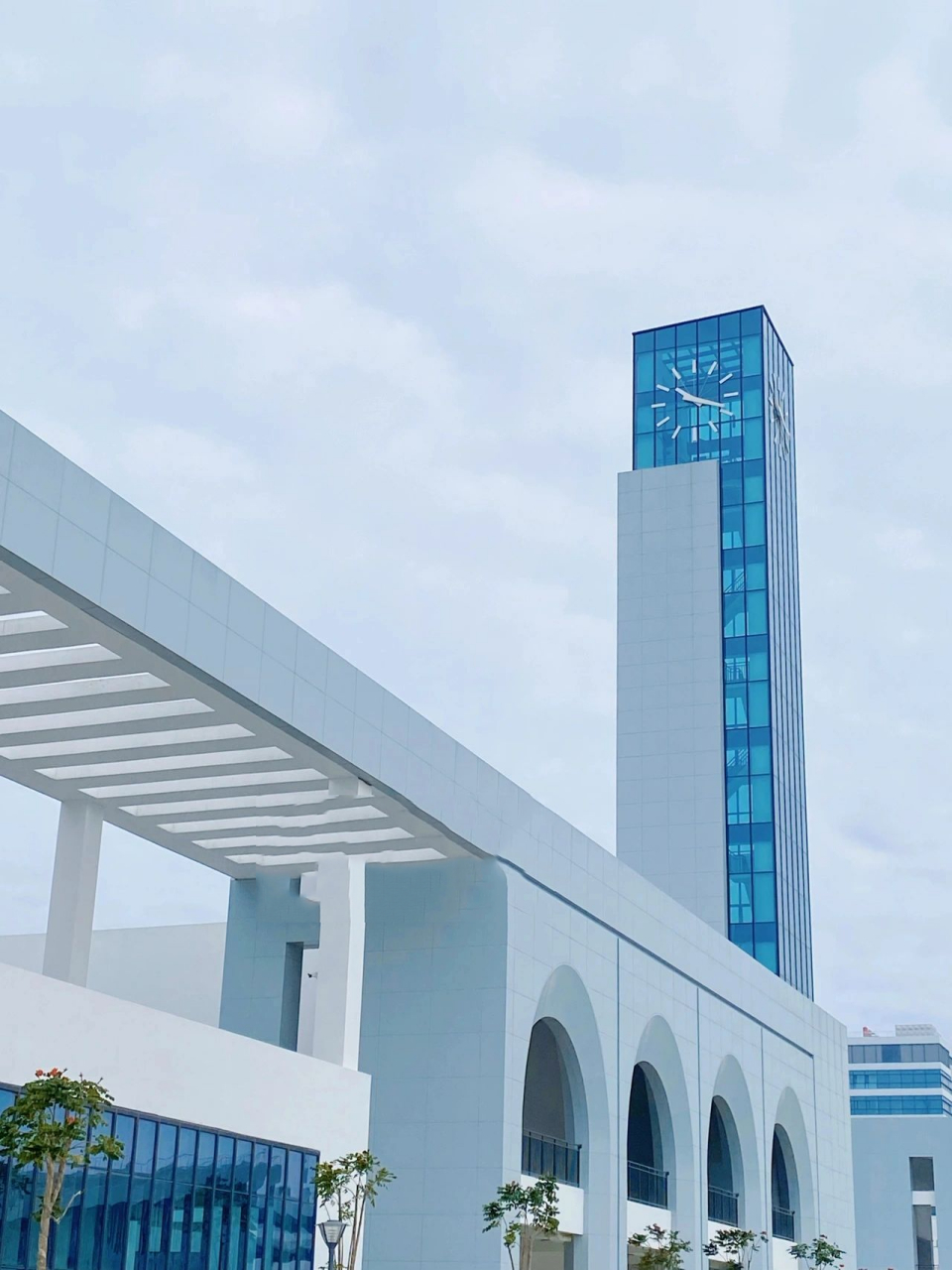 汕头大学东海岸校区 我靠在窗前听歌,风就吹来了颜色.