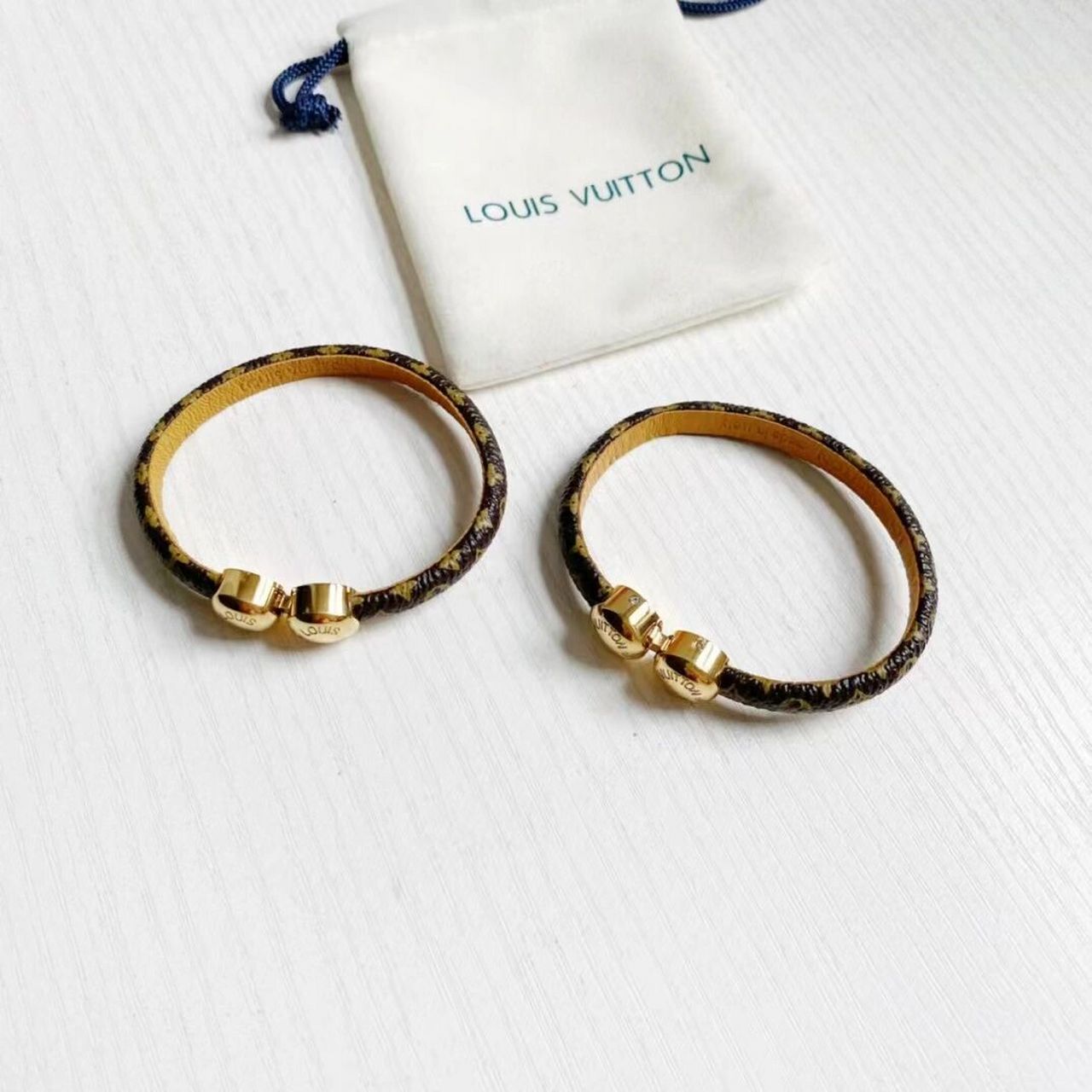 louis vuitton/路易威登lv老花双扣手环 特别经典的一款 老花金扣手环