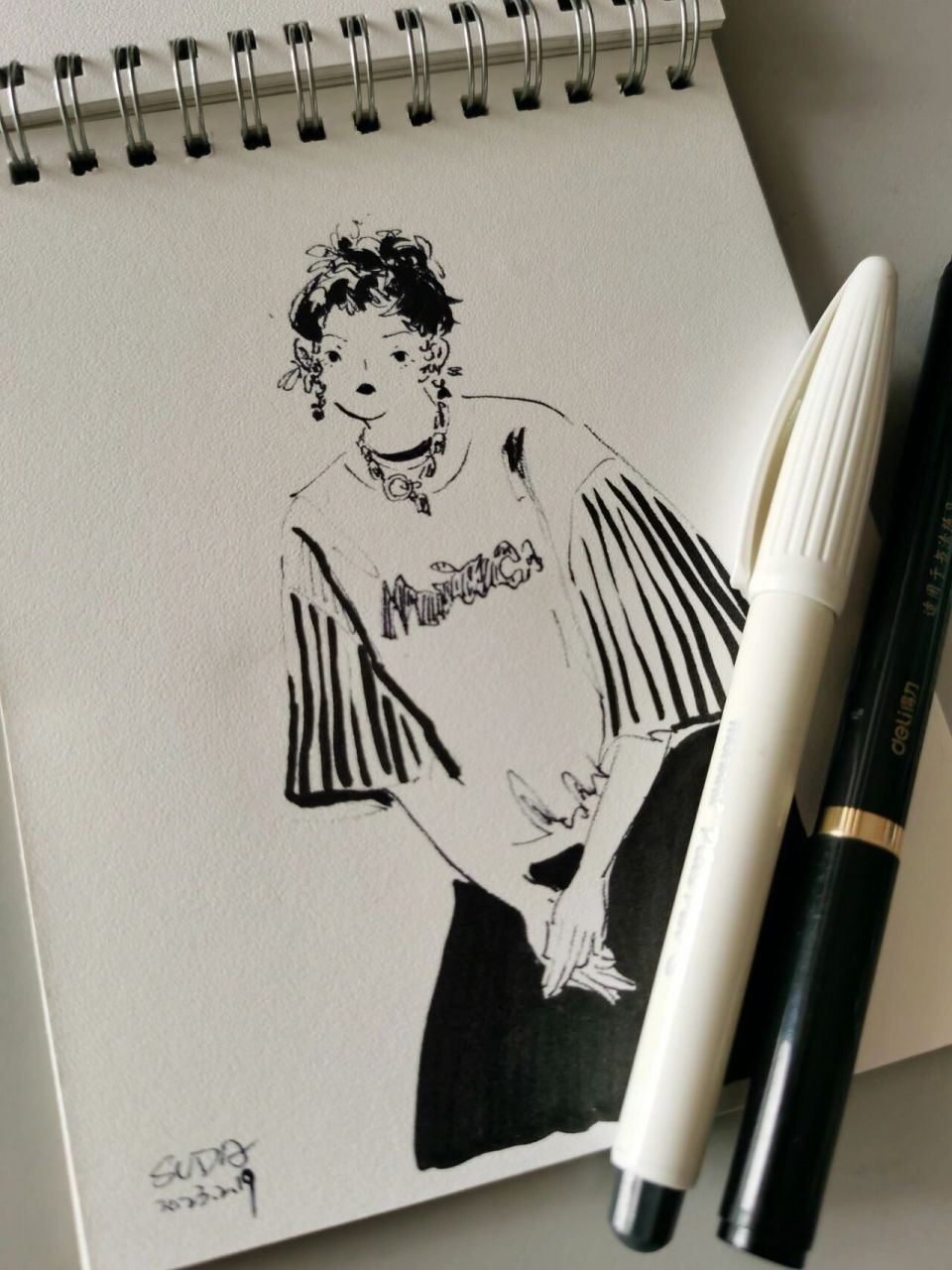 3张人物速写手绘 画了三张日常服饰,123你喜欢哪个?