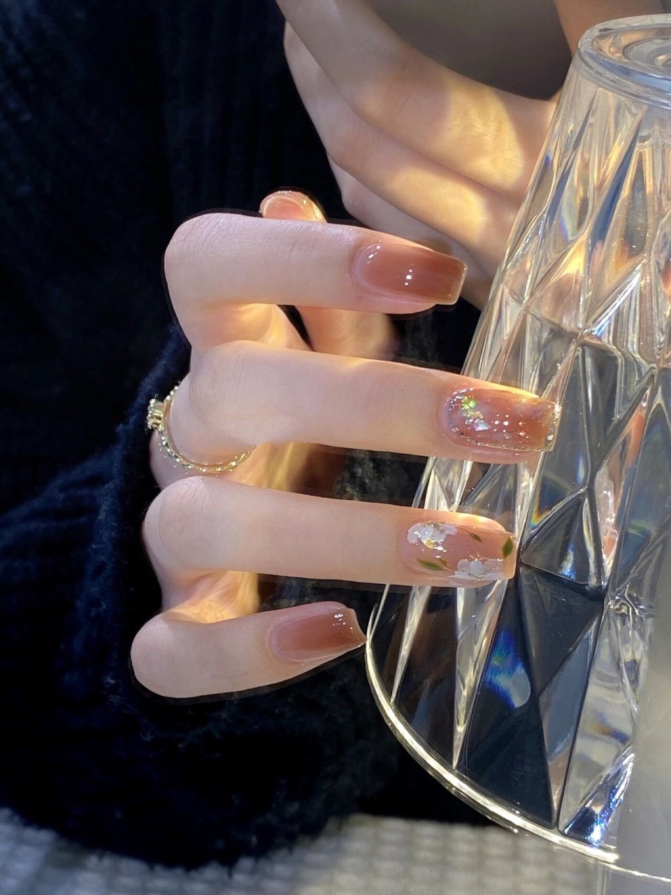 94秋冬显白山茶花美甲|冰透温柔美甲