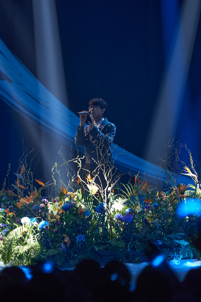 毛不易##毛不易唱不染又痛了# 回忆辗转,世事流转捎去缠绵思念:嗽月