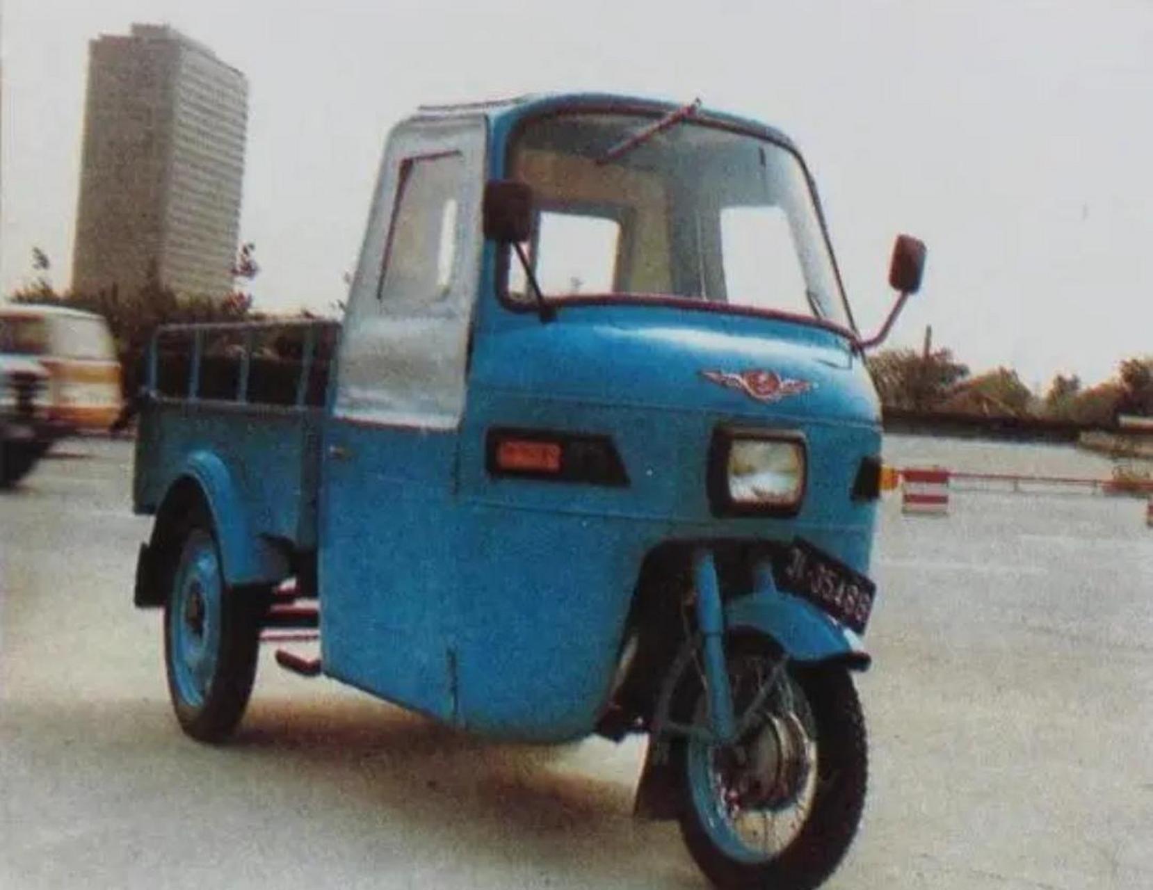北京摩托车厂60年代开始生产的东风---bm021单缸22马力250cc载重350