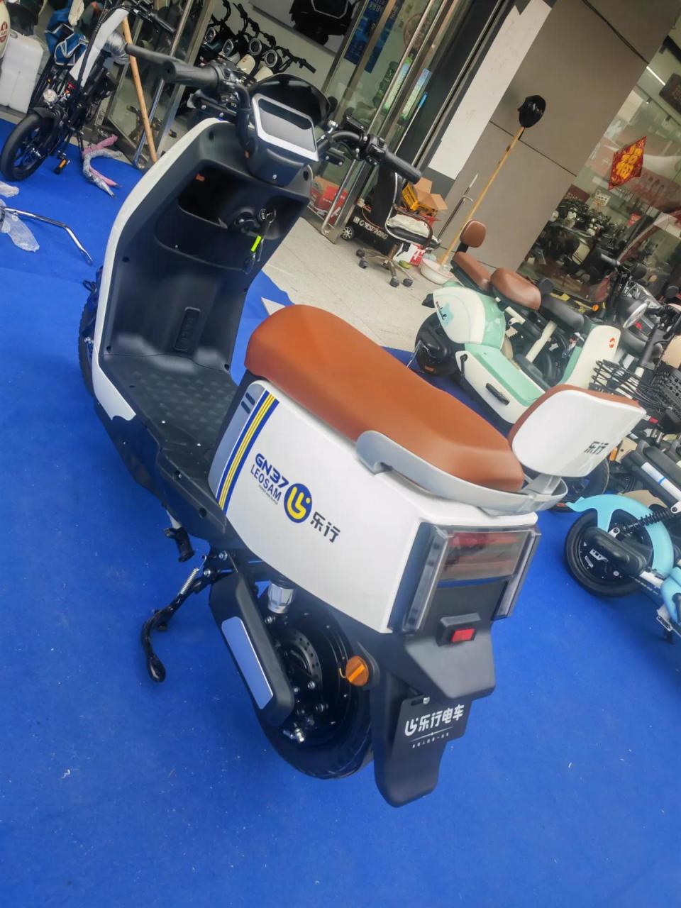 乐行电动车  超高性价比电摩——乐行,72v20a前后双油刹,led液晶显示