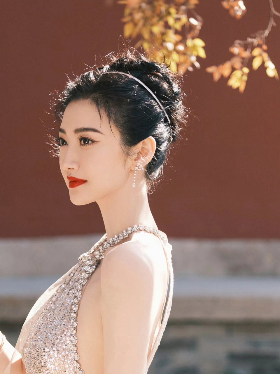 人间富贵花 景甜 | 香槟金色闪片礼服 景甜身穿 yumi katsura 桂由美"