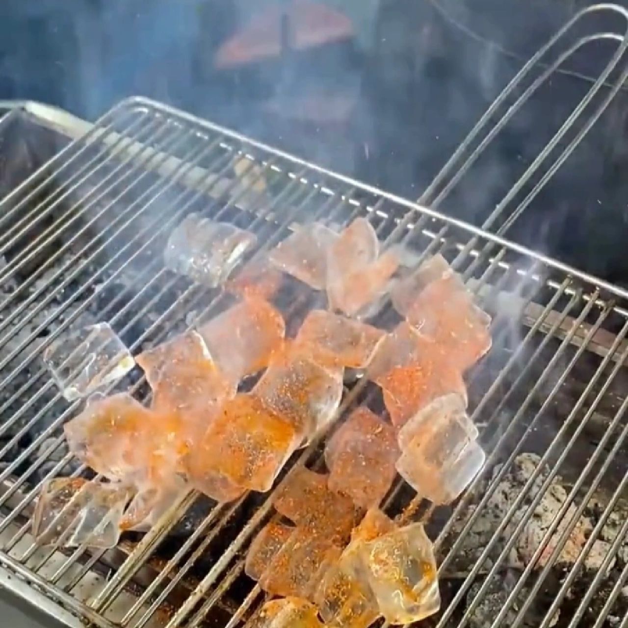 怎么还会有烤冰溜子!是烫的还是凉的[呆]