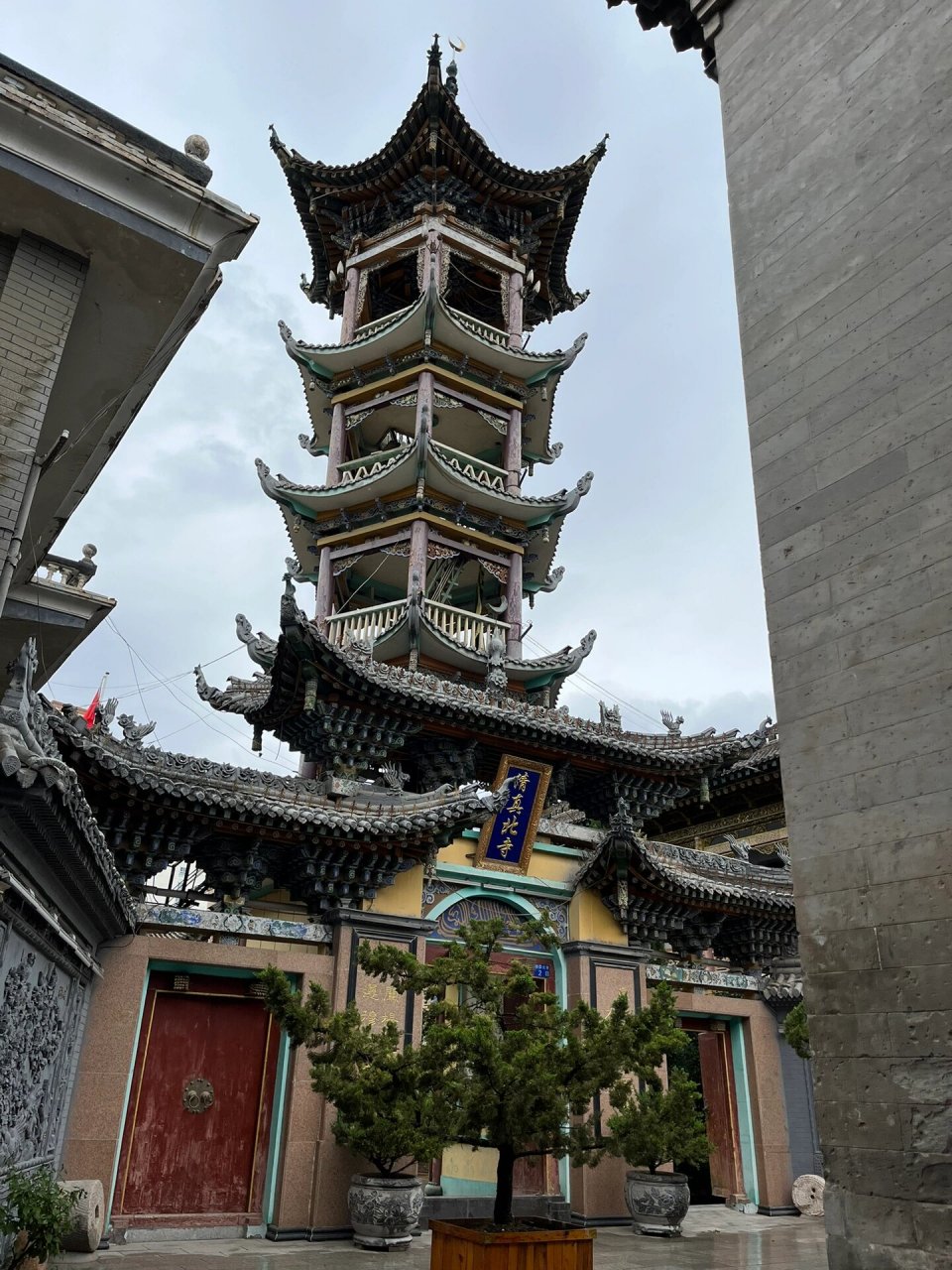 临夏西郊寺老人家图片