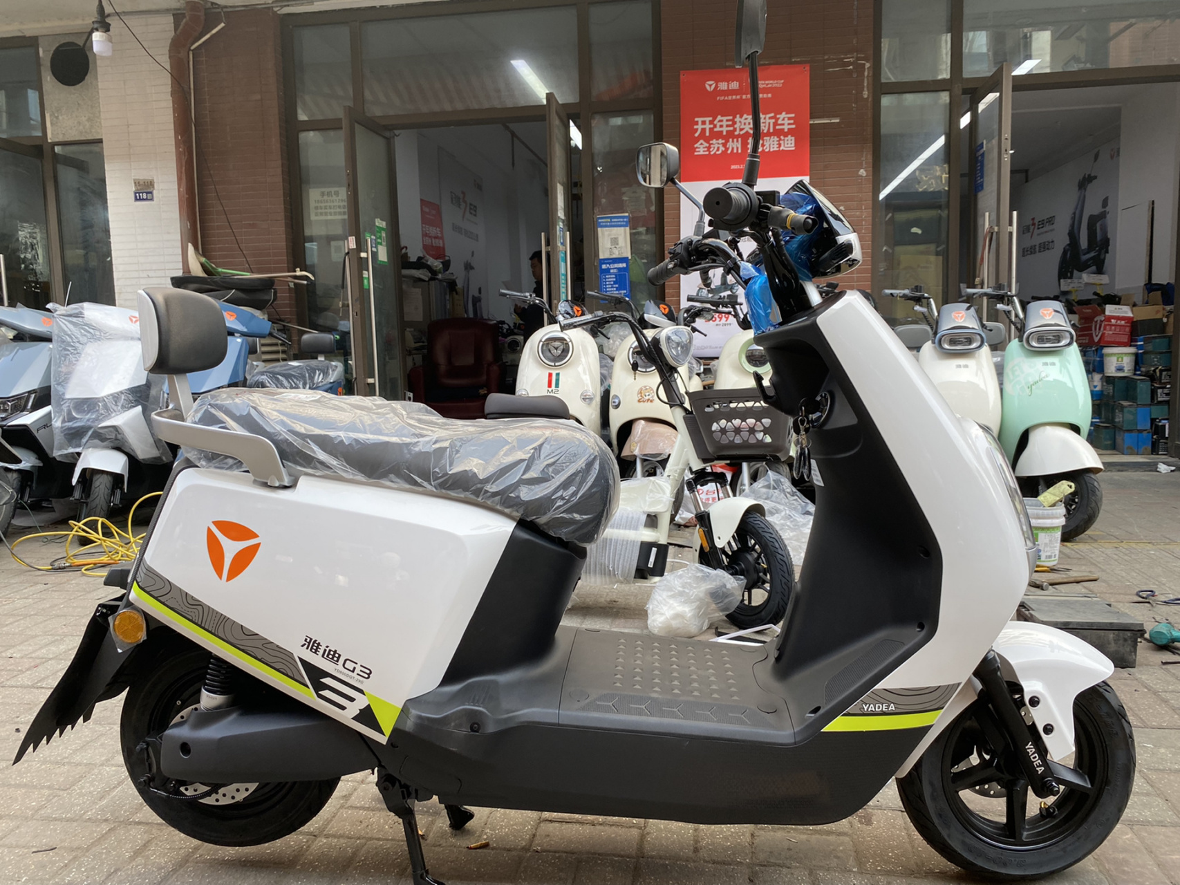 72v26a雅迪原装石墨烯三代电池.双碟刹.续航100公里.带动能回收.