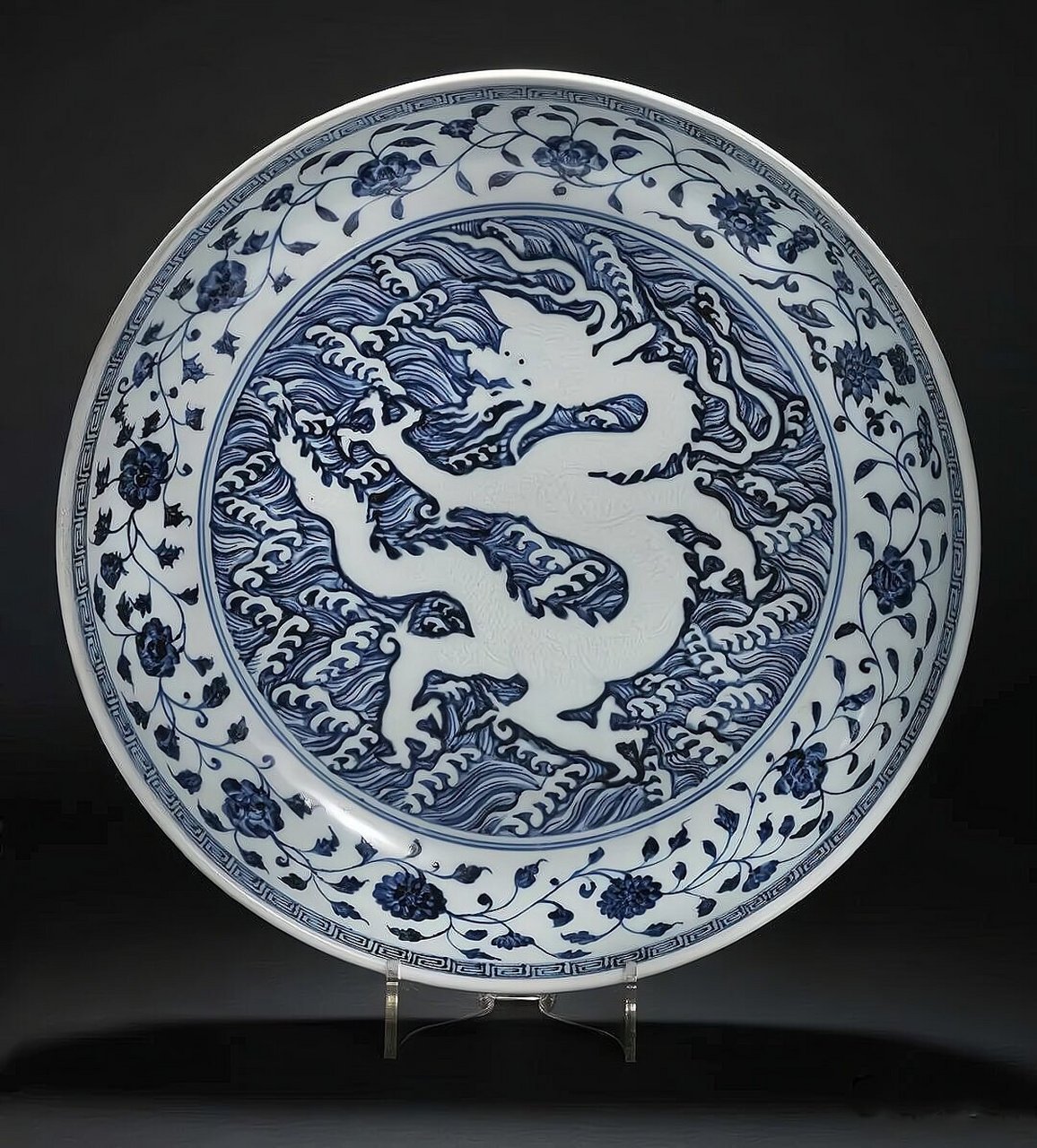 94 96明代青花龙纹大盘: 1. 明宣德青花龙纹盘 2.