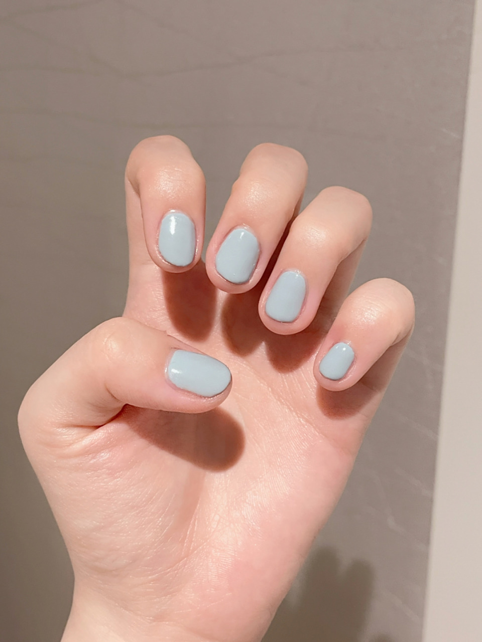 从来没做过这种亮色的美甲!以为会显黑的! 没想到又显白又衬肤色!