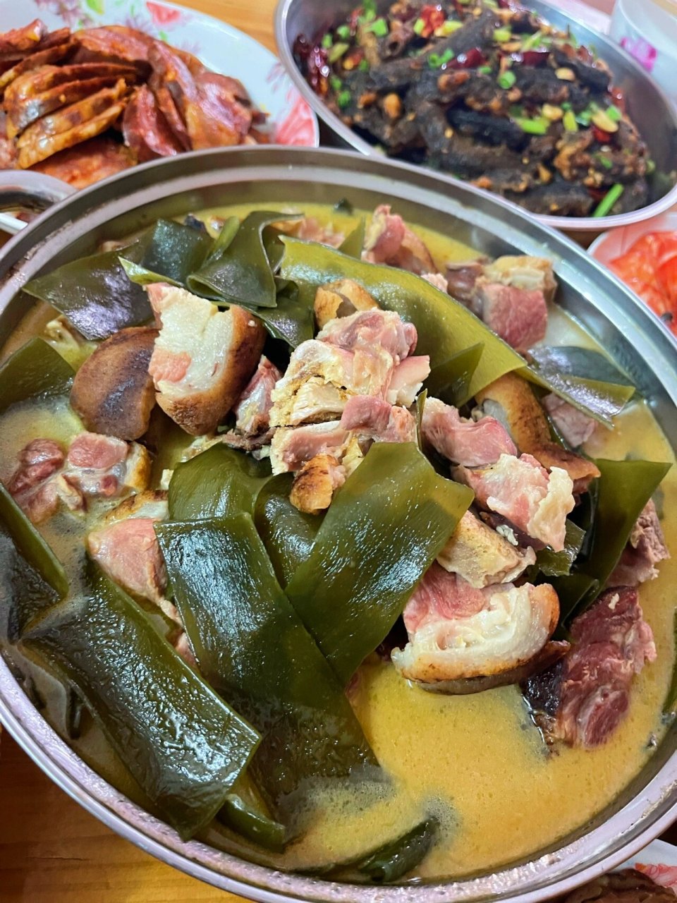 妈妈最拿手的腊猪脚海带汤,只放盐就好好吃 妈妈拿手的腊猪脚海带汤