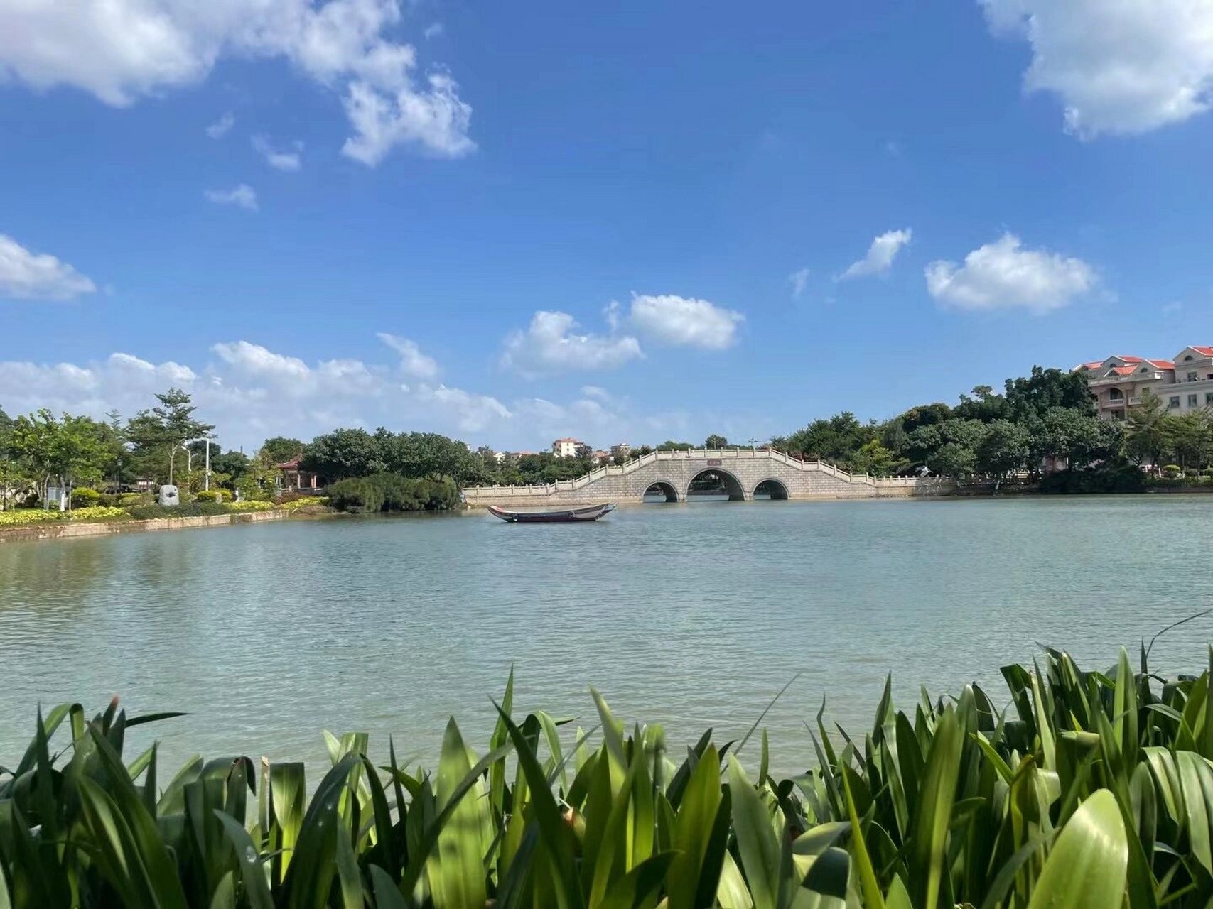 村,在原同安县的东南处,在古时候叫翔风里澳头墟,现在叫厦门市翔安区