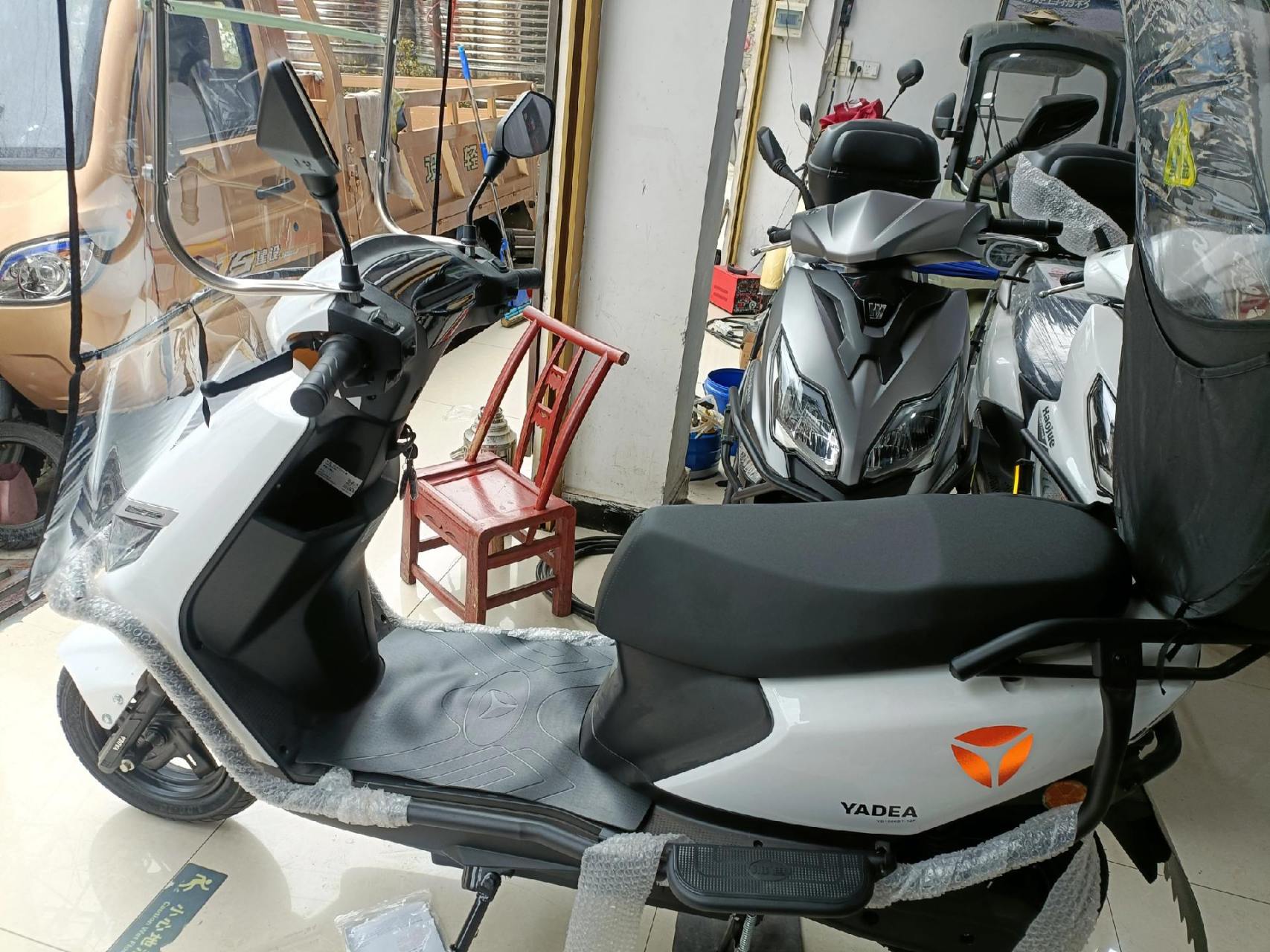 雅迪锐途96伏大功率,让你跑得更远,无钥匙启动,三档调速,带倒档,祝