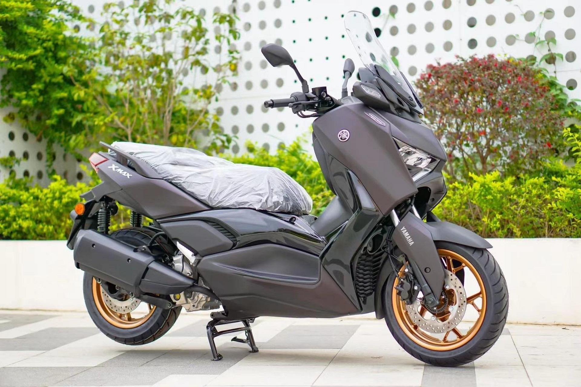 2024年雅马哈xmax300,新款优化高位led前闪光灯,升级皮革坐垫,专属