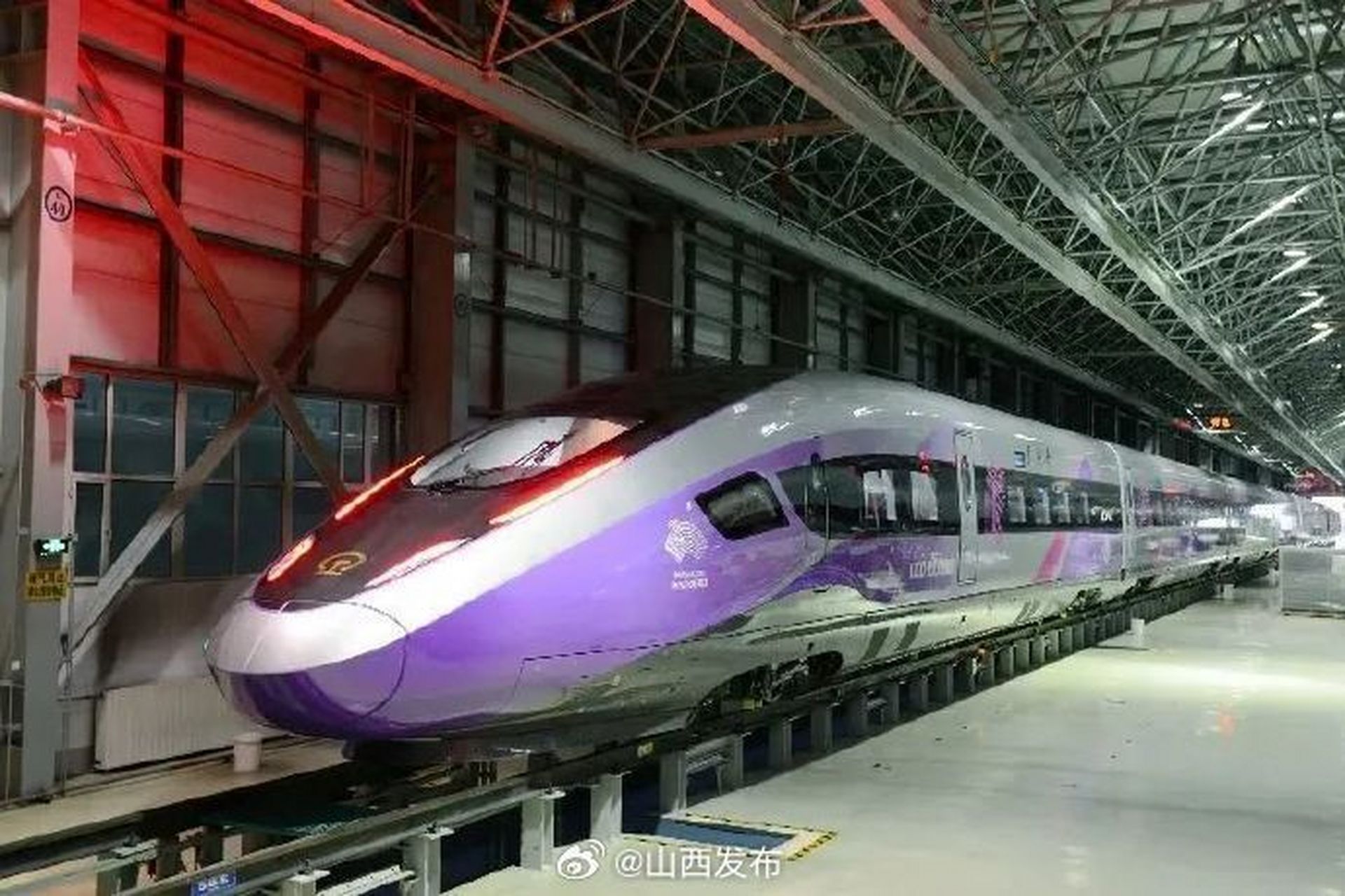 复兴号亚运智能动车组试乘出发】 "鹰隼"车头,江南主题,5g wifi全覆盖