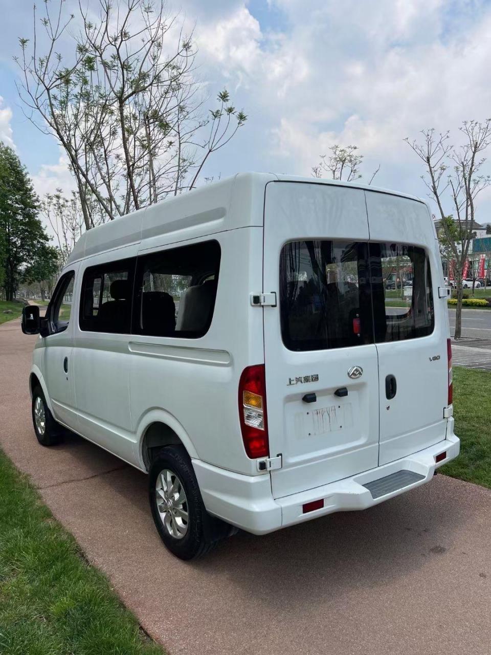 2020年6月上户 9座  9座 一手车 柴油大通v80 手动档2.