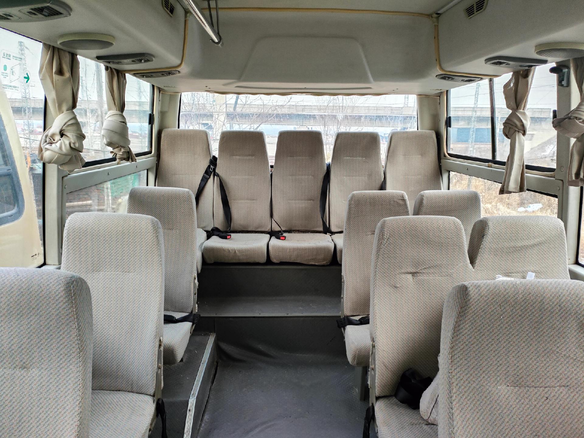 14年金龙中型19座非营运客车,全车原版费用全年轮胎全新,玉柴国四排放