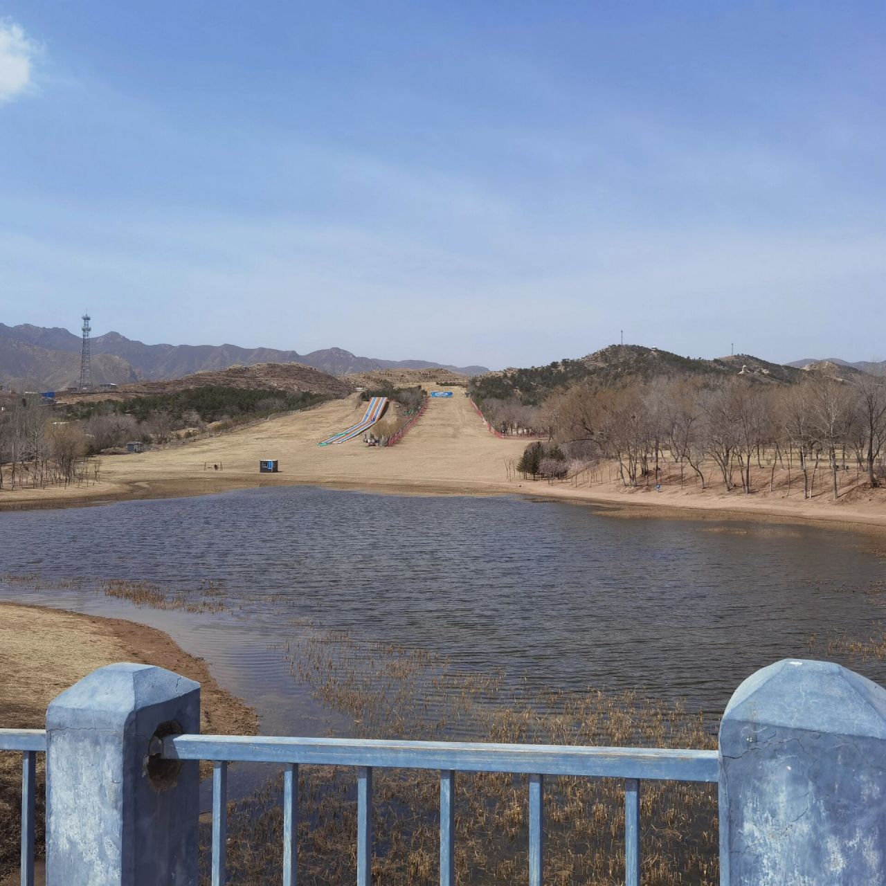 呼市乌素图国家森林公园  还得等花开了再去 美则美矣现在还缺点灵魂