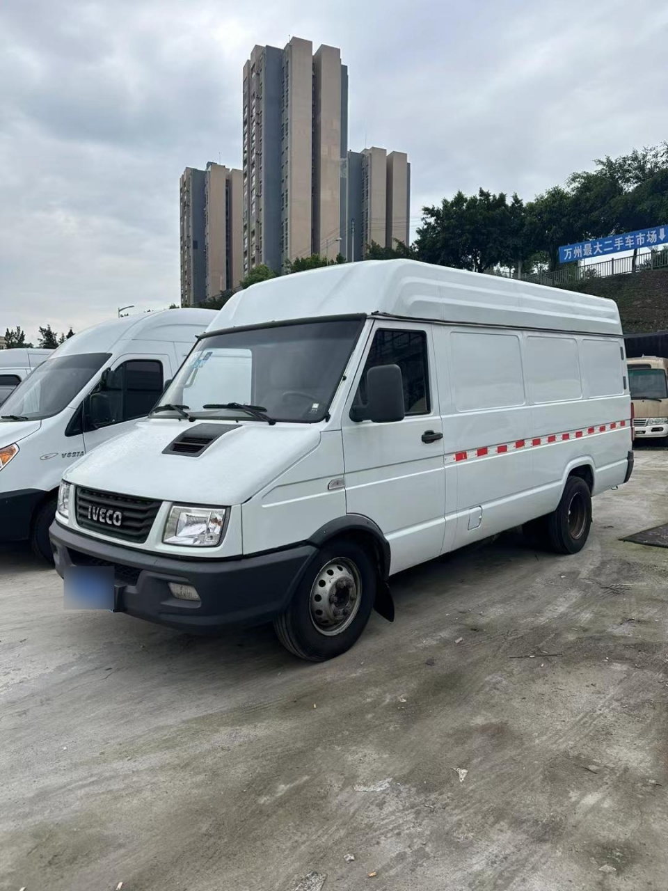 18年依维柯得意v40货运版3座,长轴5米99,2.