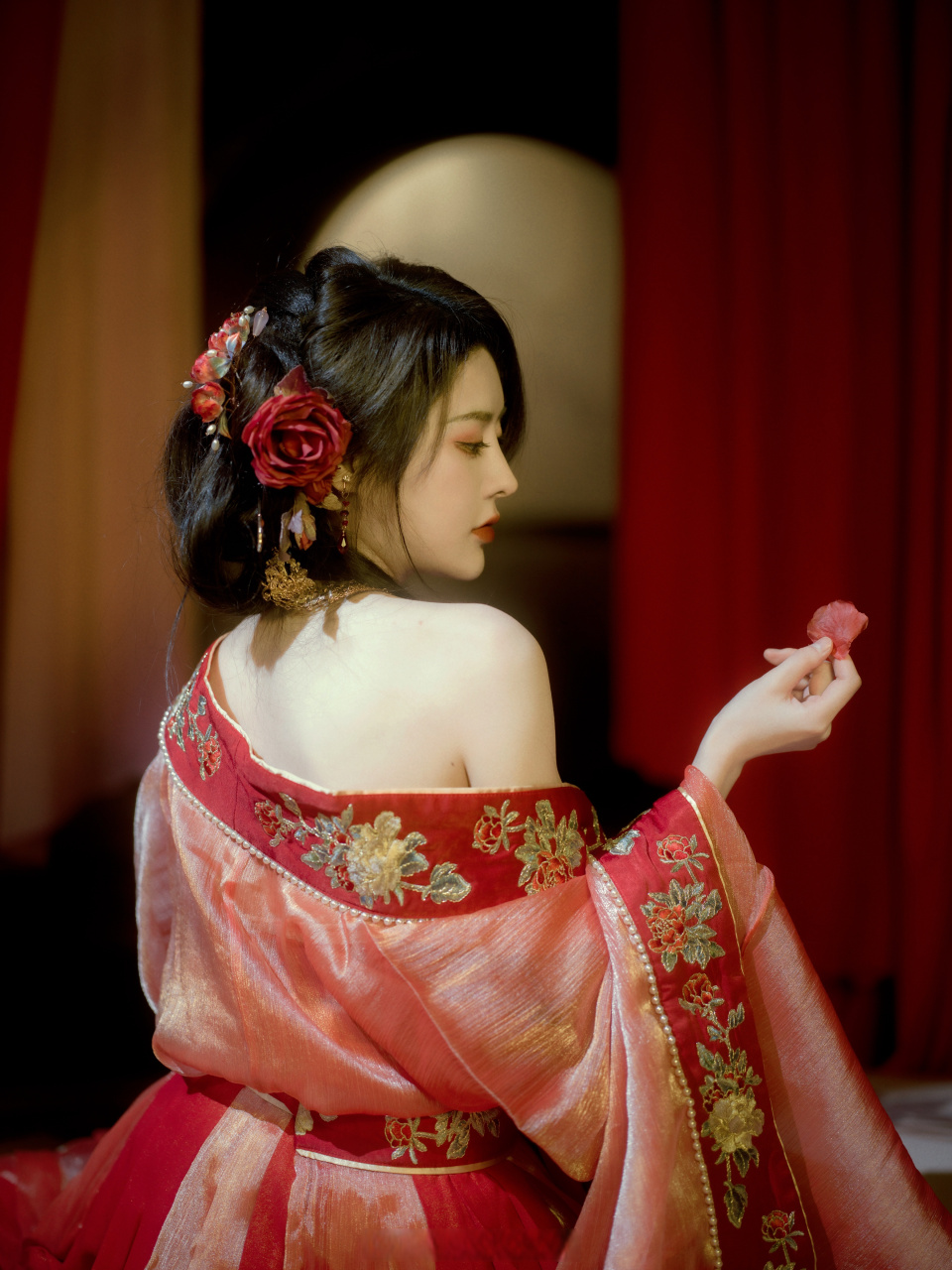 莫寒# 一袭红妆为谁舞.
