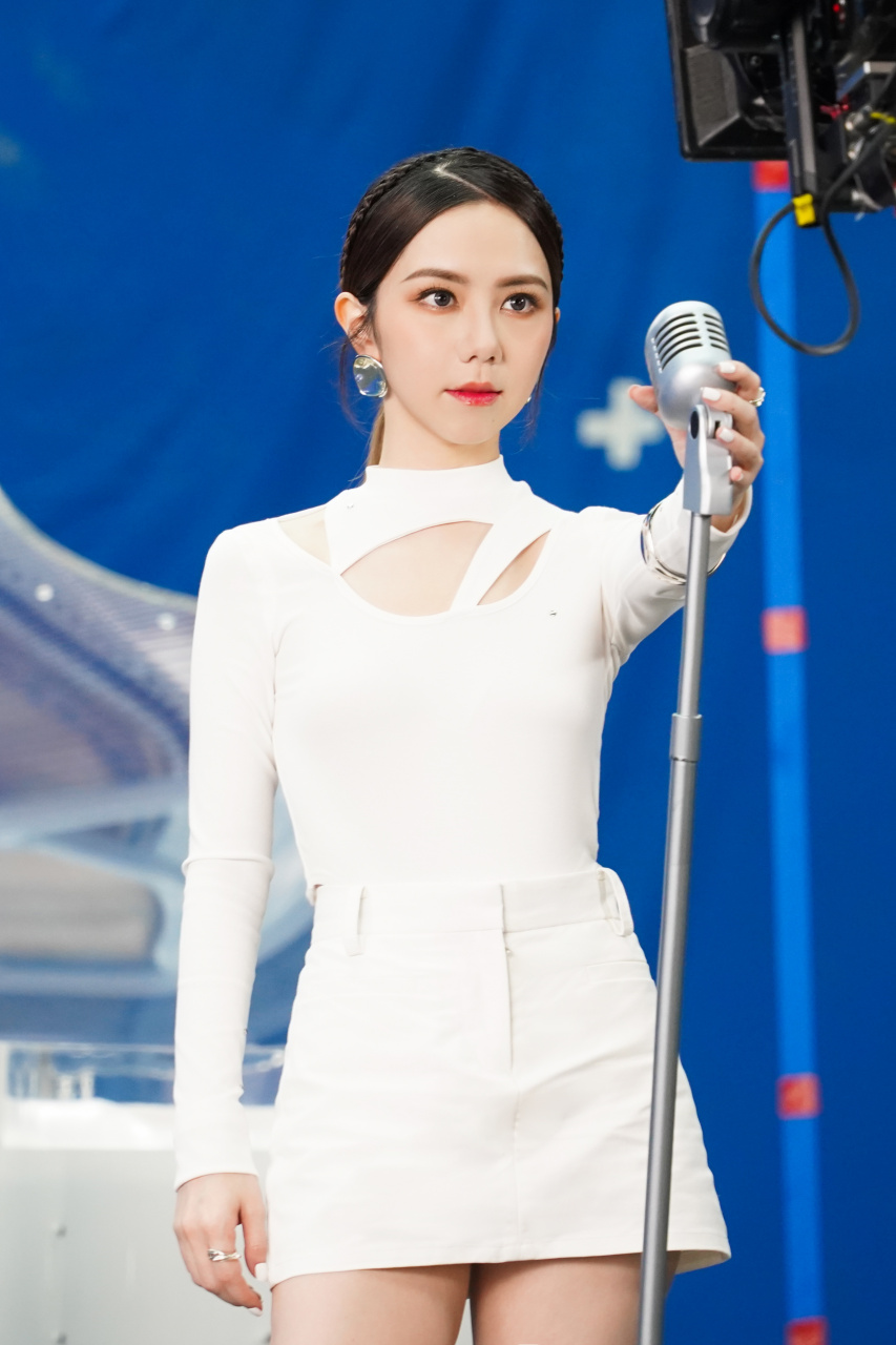 邓紫棋# |#邓紫棋西语专辑启示录#  岁月温凉,明媚无恙 九月的美汉屯