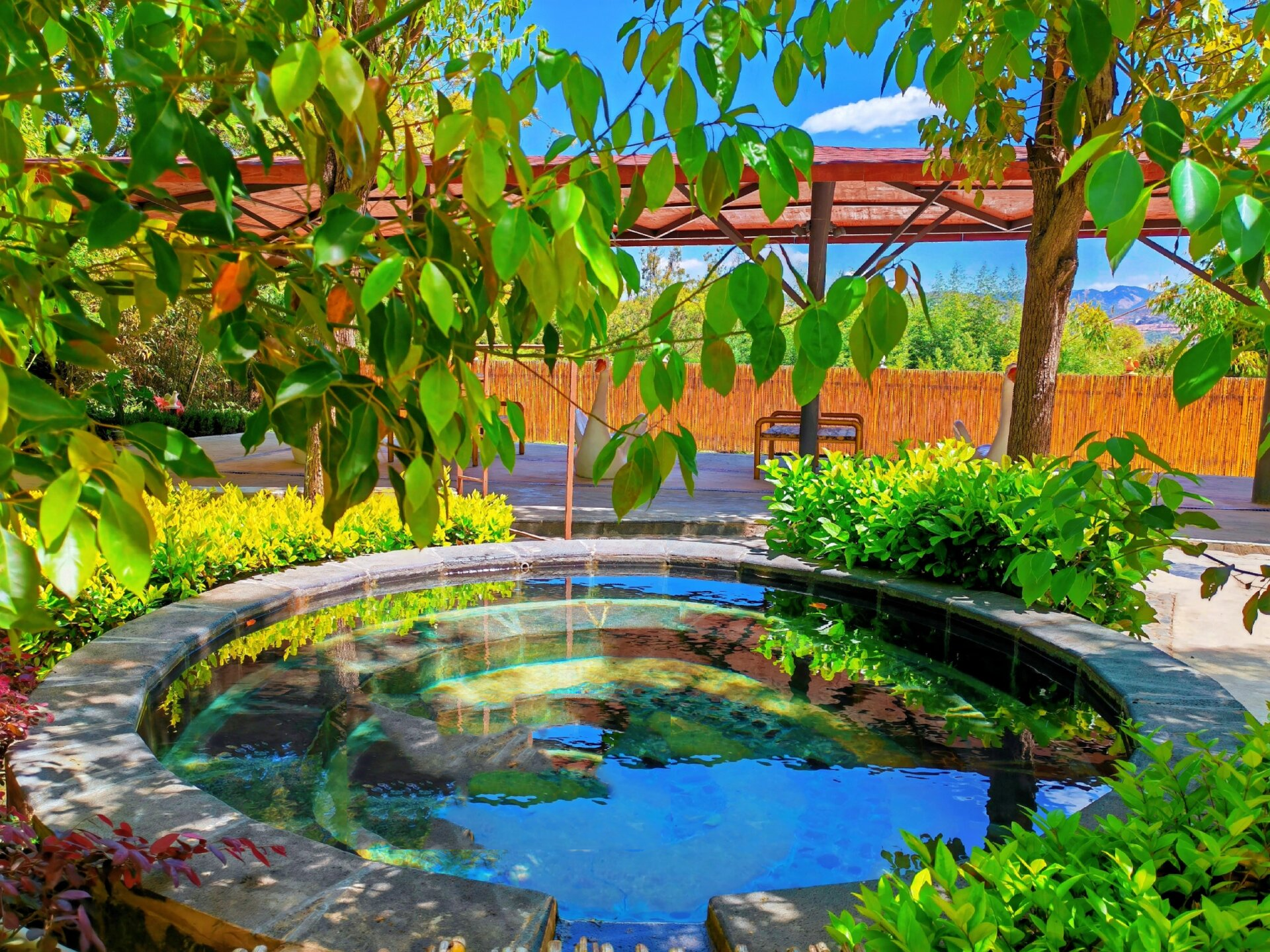 昆明的夏|  藏在郊区可以烧烤的私汤野温泉