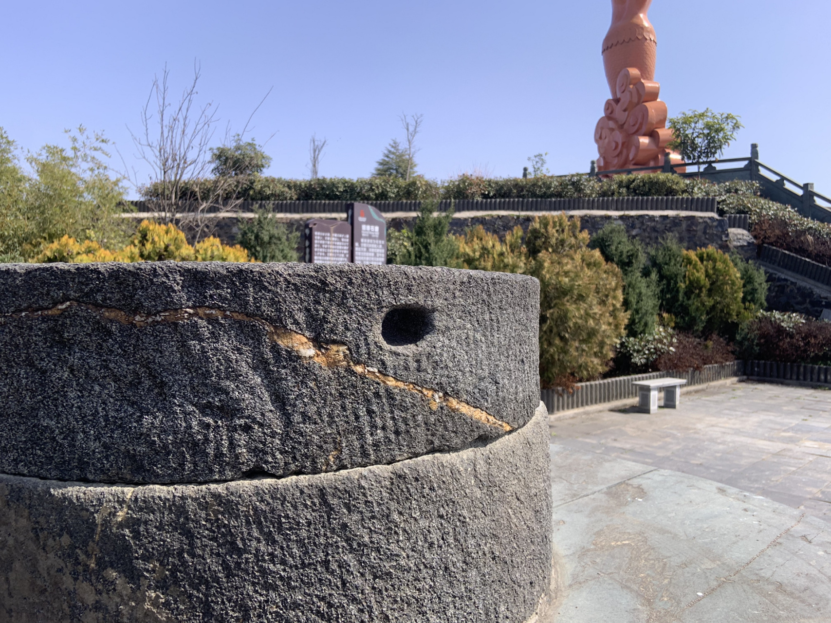 湖北省十堰市竹山县女娲山风景区 这是一个坐落在山脚下的小镇,小镇