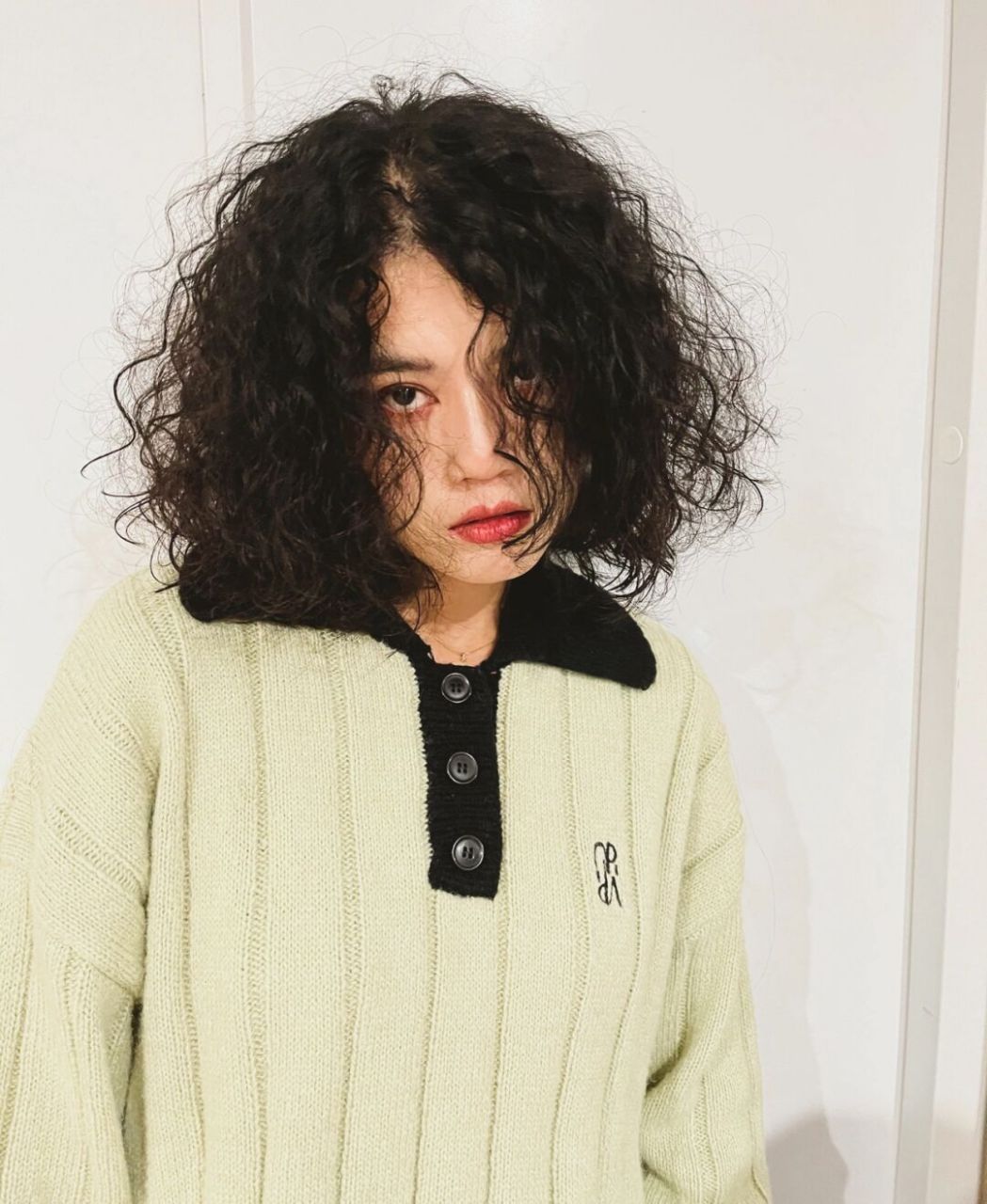 港风爆炸头 羊毛卷太洋气啦,很适合细软发质 细软发质的女生烫爆炸头