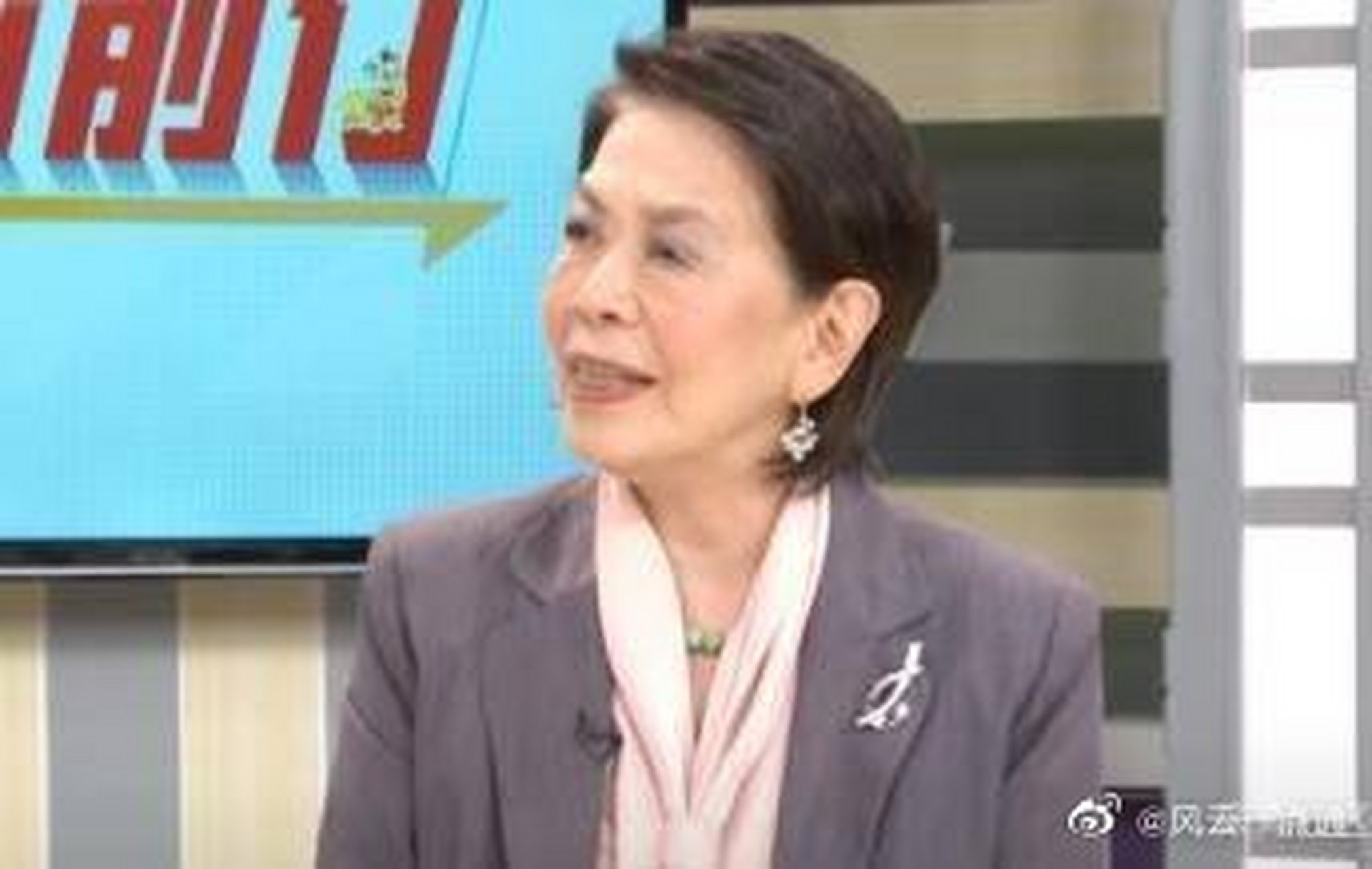 台湾省的资深媒体人郑佩芬语出惊人:相比美国航母,辽宁舰如火柴盒,像