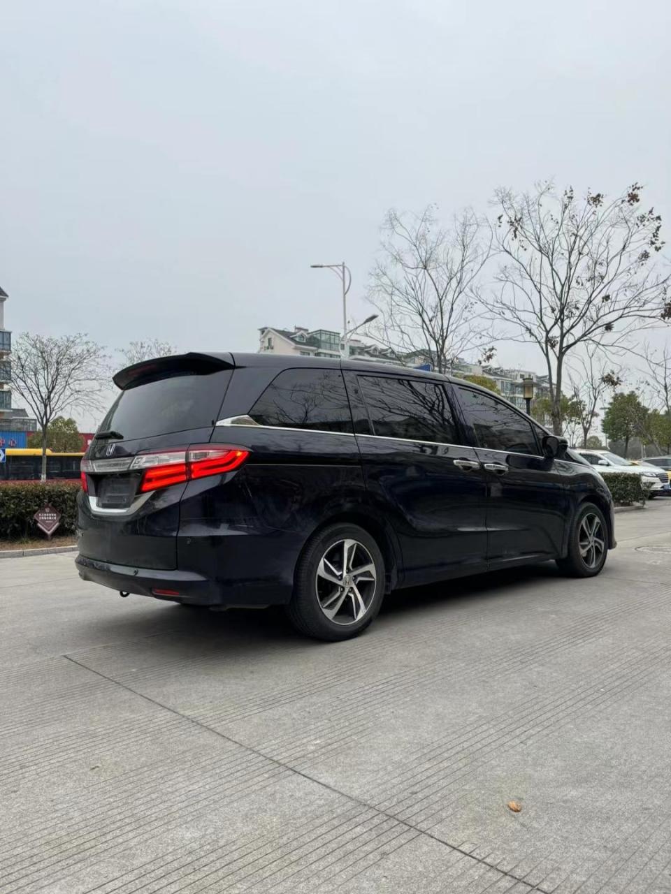 拿下:2016年3月上牌本田奥德赛2.4l智享版.指导价26.68万.